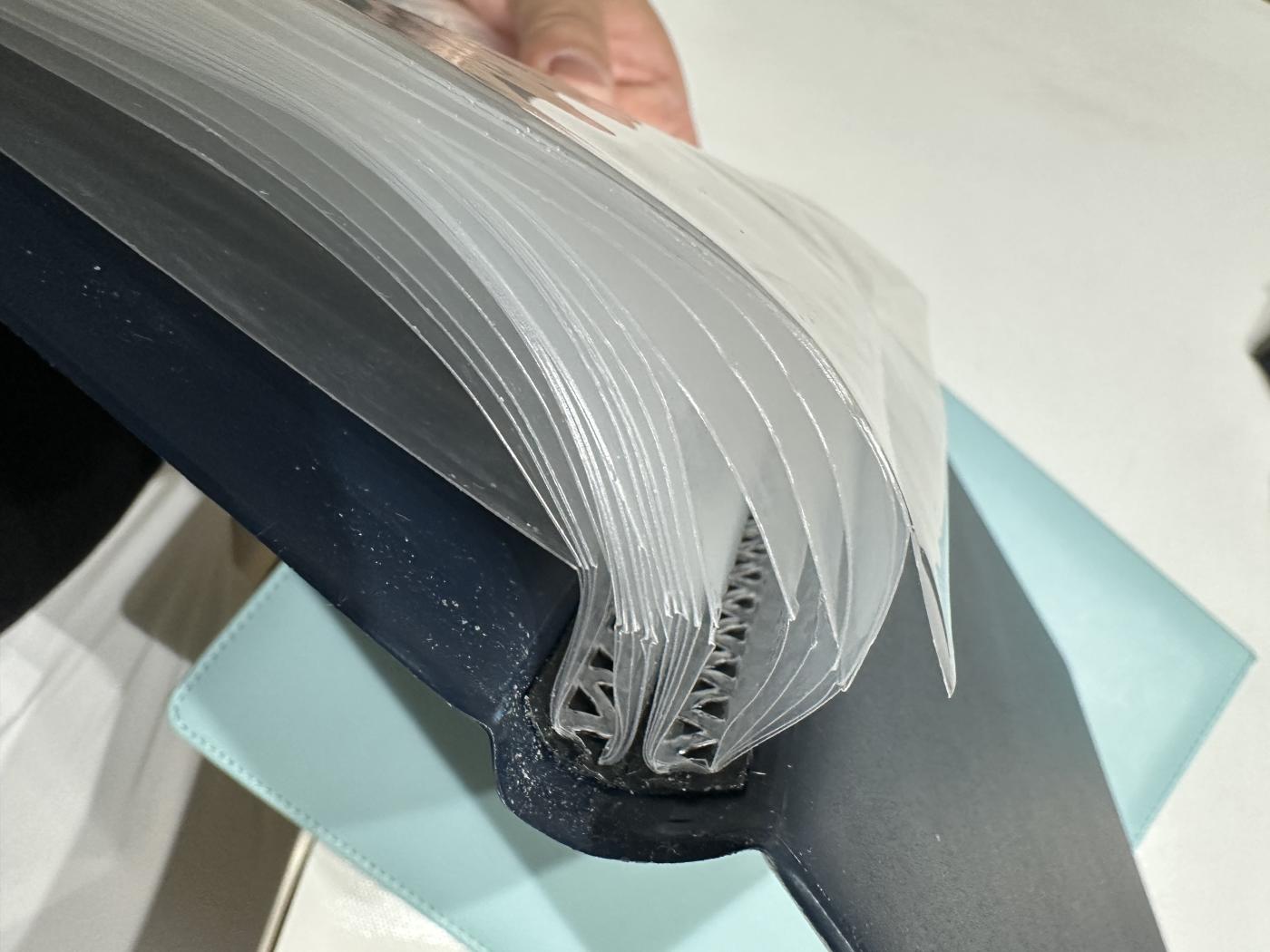 外钞收藏家》第三百七十二期 两本评级币册子 二手使用过 品相如图