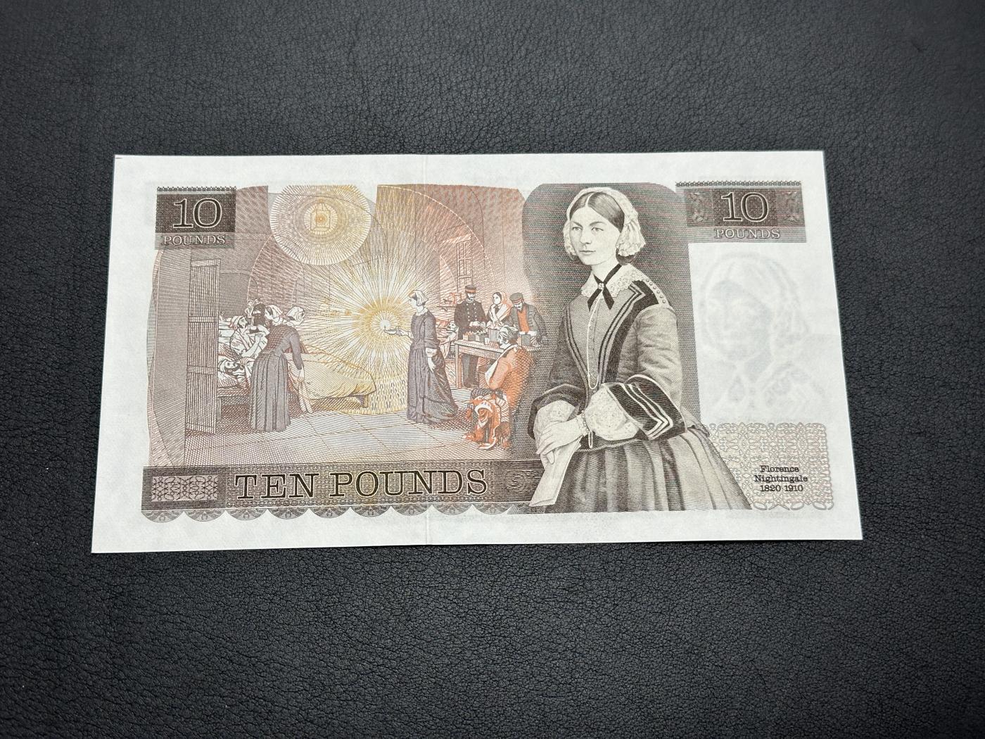 外钞收藏家》第三百七十二期 英国D序列10镑 品相如图 UNC-