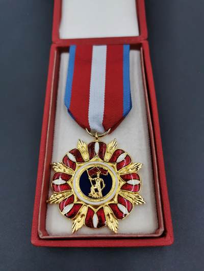 老王徽章第四十一期 - 波兰金级建设者勋章   原盒   人民共和国版