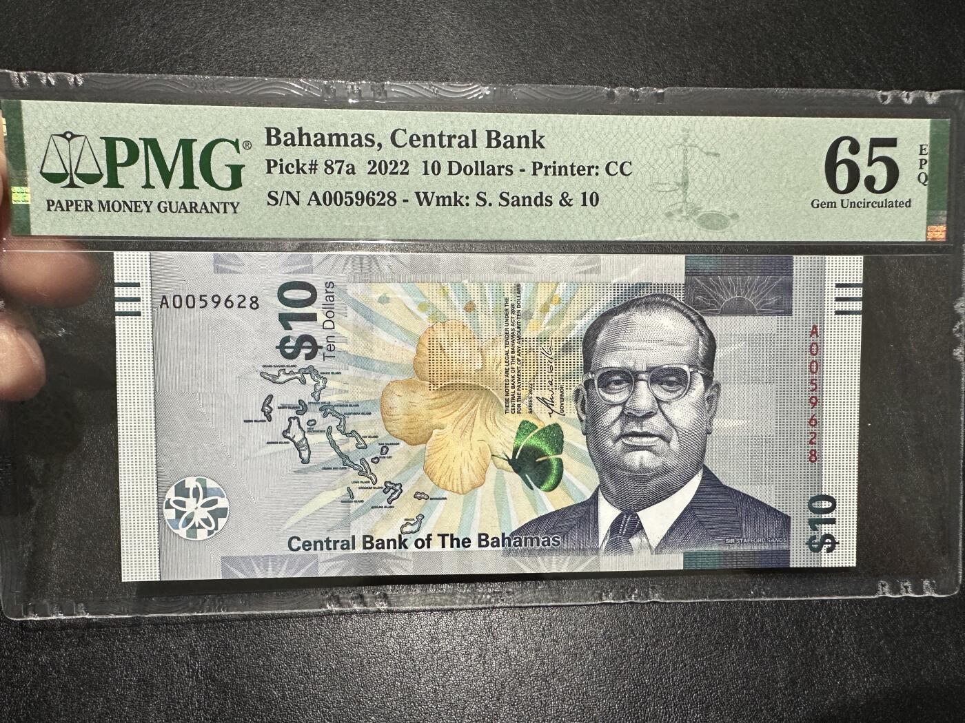 外钞收藏家》第三百七十二期 2022年巴哈马10刀 无47 PMG65 A冠尾8