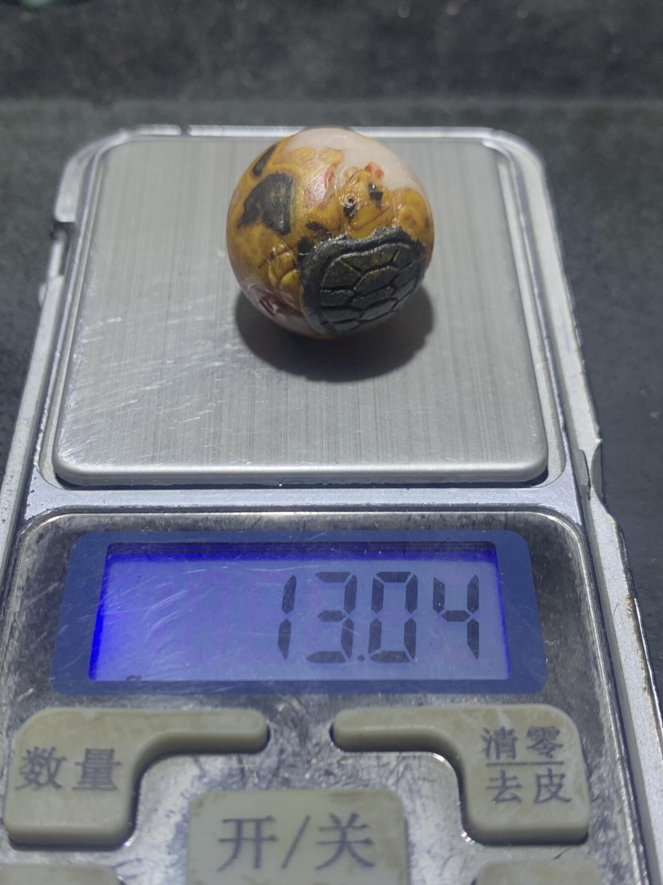 精美冰飘亚光原皮战国红玛瑙手工俏色巧雕长寿龟随形珠一颗！