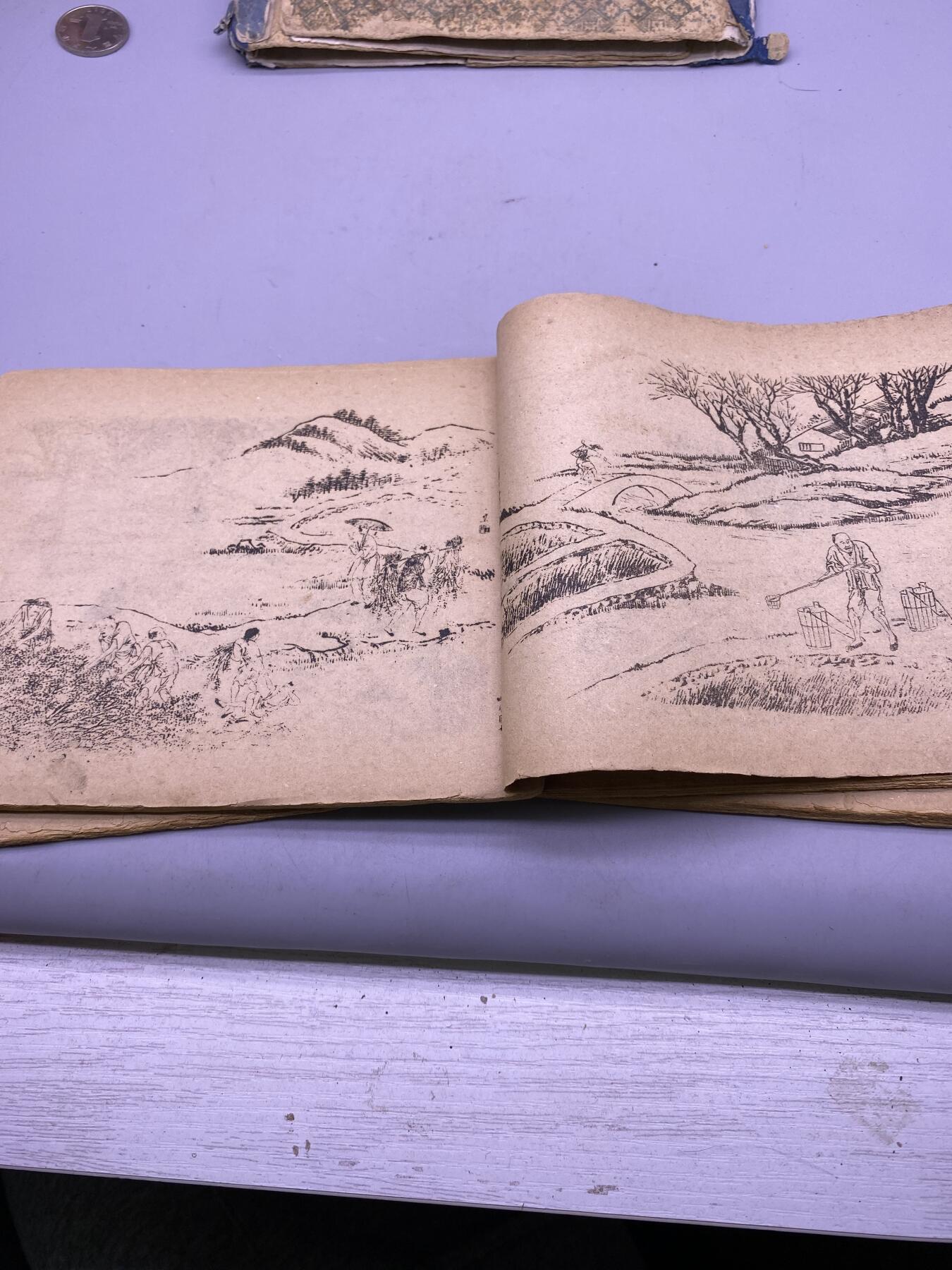 古今名人画稿一套4册，尺寸16*13厘米，个别缺页，品相如图，650包快递