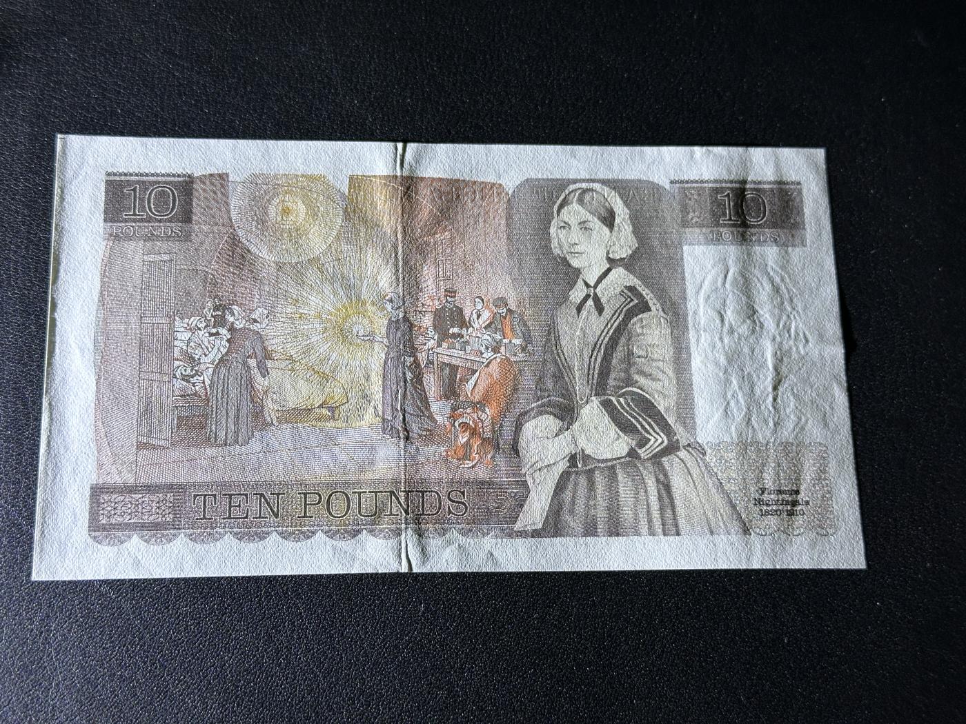 外钞收藏家》第三百七十二期 英国D序列10镑 品相如图 UNC-