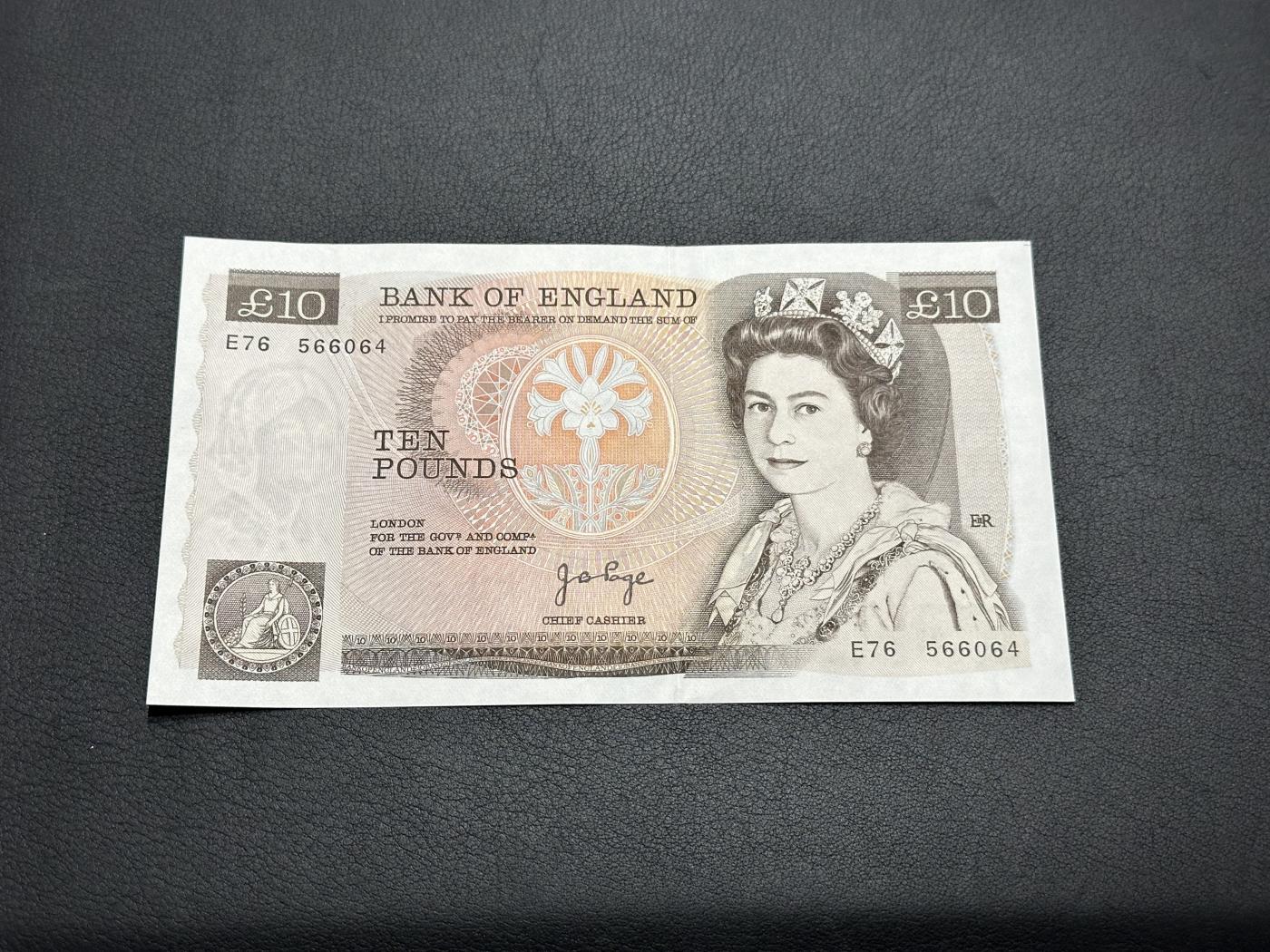 外钞收藏家》第三百七十二期 英国D序列10镑 品相如图 UNC-