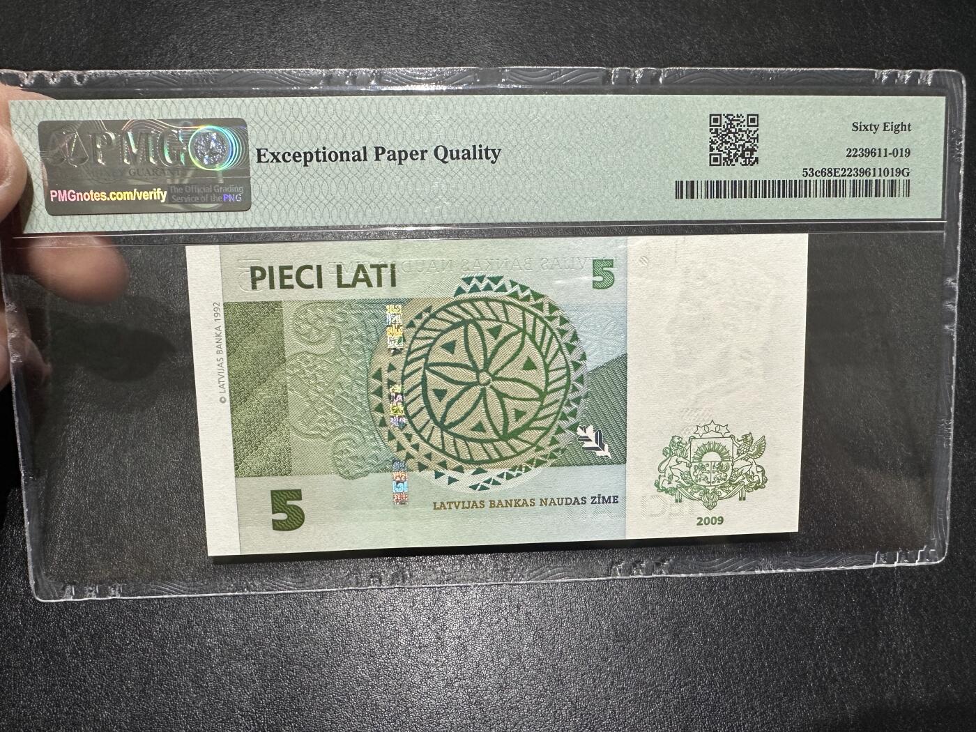 外钞收藏家》第三百七十二期 2009拉脱维亚5 无47 PMG68