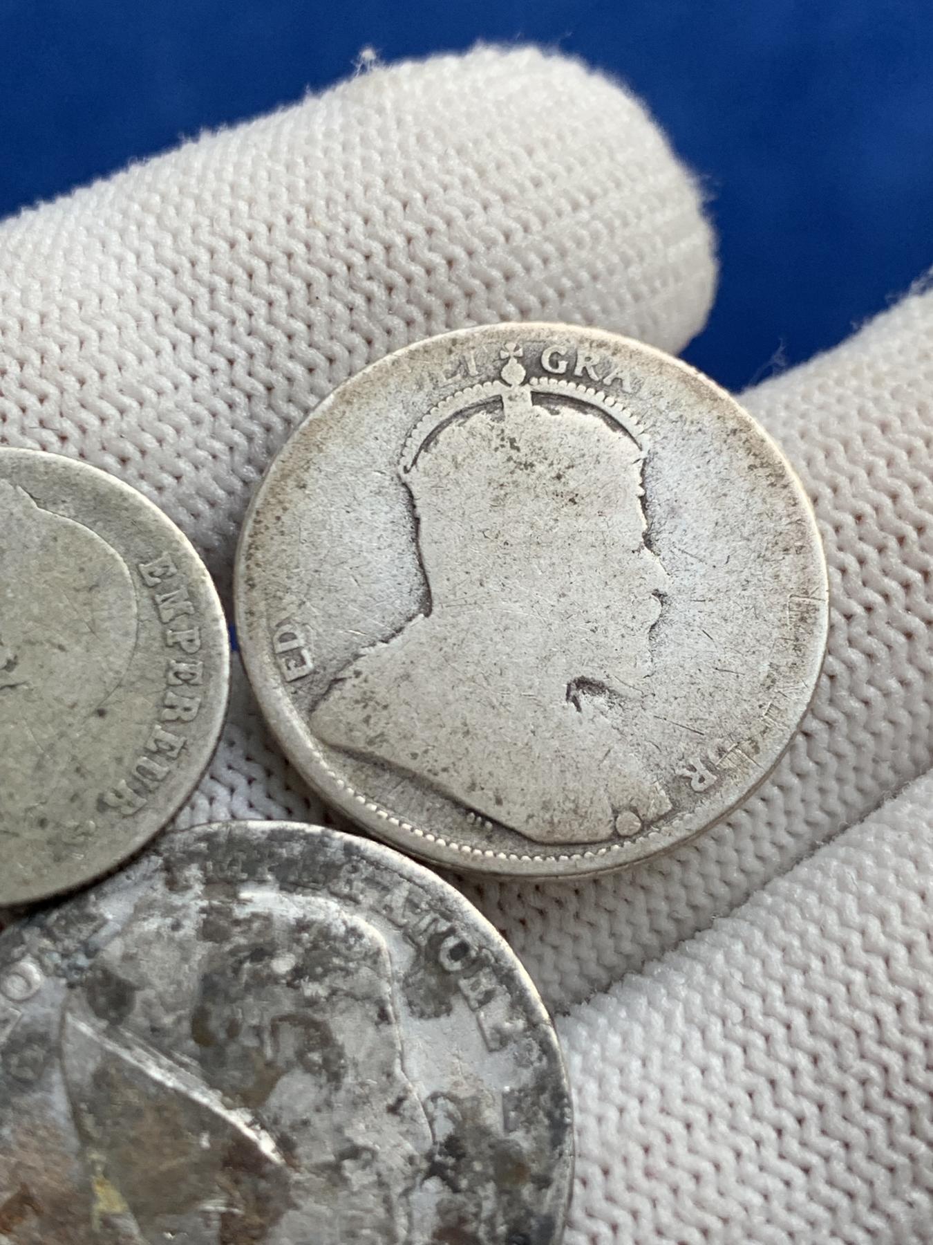 《竞宝斋》第272场- 周日，周一，周二  3场连拍 （全场包邮） 3枚一组 拿破仑一世1里拉 海峡爱七 拿破仑三世50分 流通磨损严重 总重12克