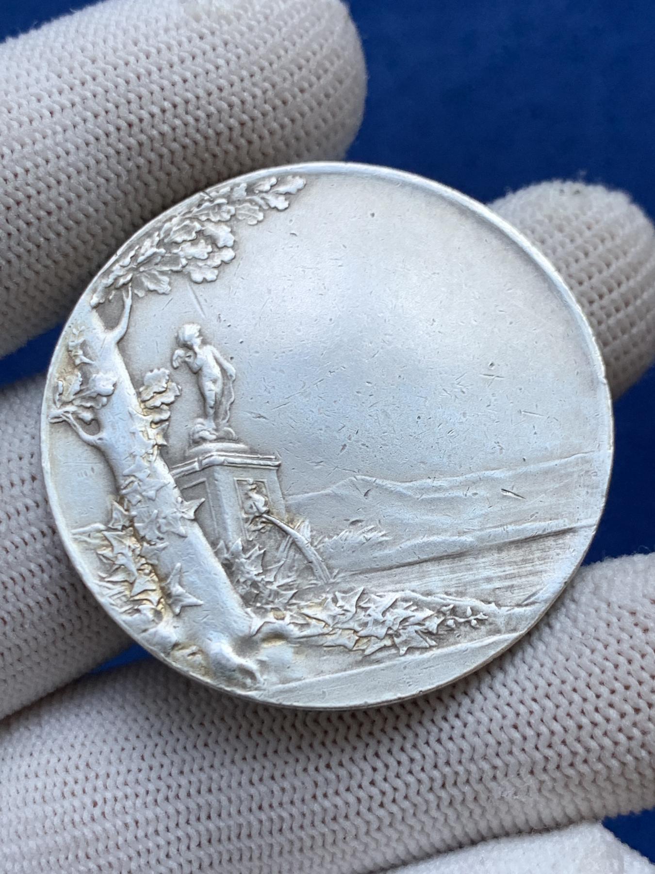 《竞宝斋》第272场- 周日，周一，周二  3场连拍 （全场包邮） 法国永恒的爱SEMPER结婚纪念银章 O.Roty新艺术风格代表作品 章面柔美和谐、细腻优雅 少见未刻字版本 41.4mm 32克 细节见图