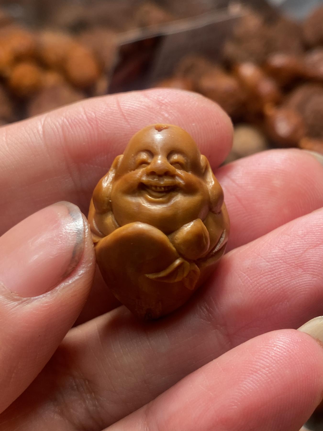 苏工手工核雕工作室 福利苏工核雕，纯手工笑佛自在弥勒传统老苏工作品个性立体非市场通货，尺寸2。2x2.95喜欢的来