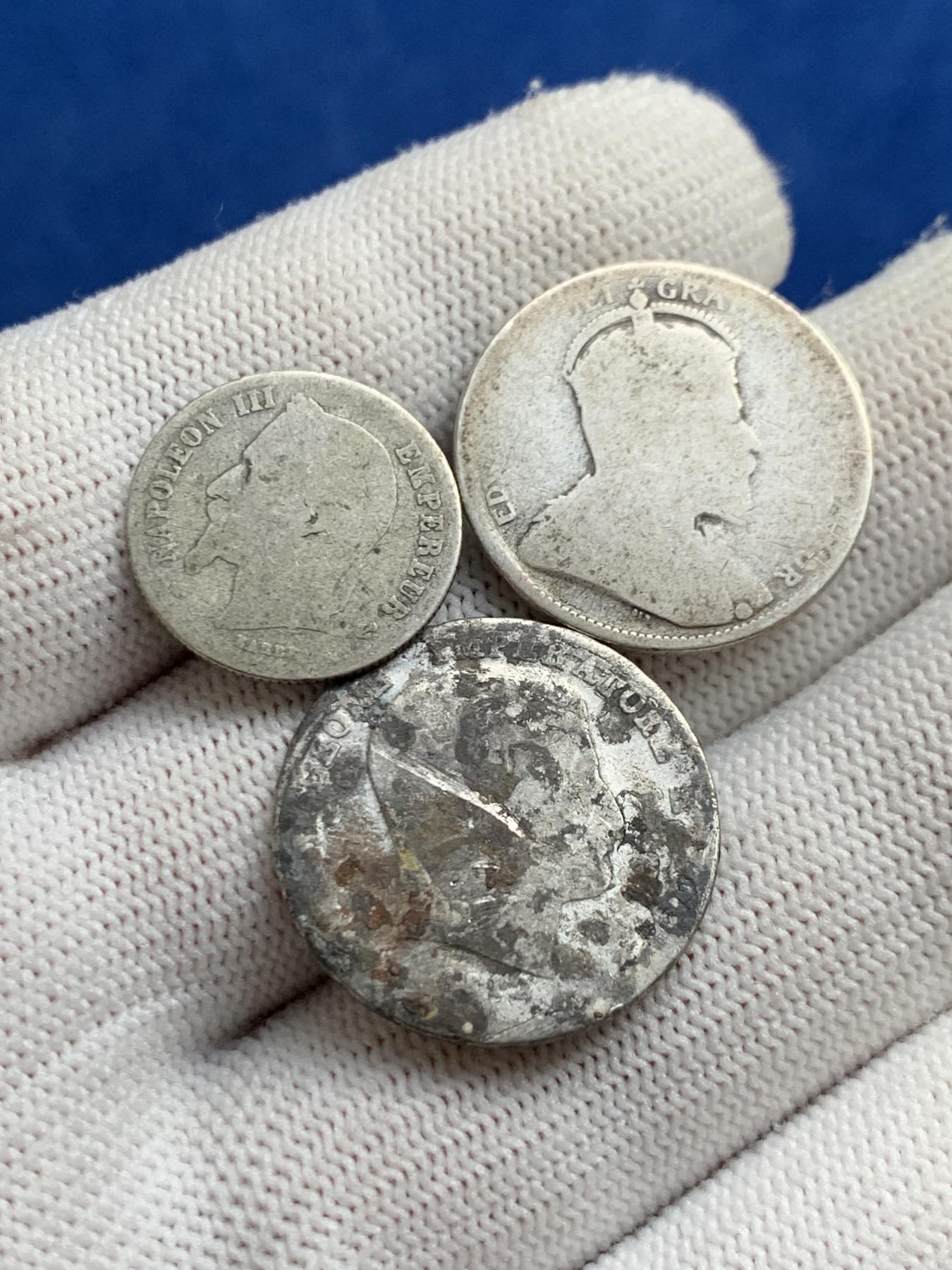 《竞宝斋》第272场- 周日，周一，周二  3场连拍 （全场包邮） 3枚一组 拿破仑一世1里拉 海峡爱七 拿破仑三世50分 流通磨损严重 总重12克