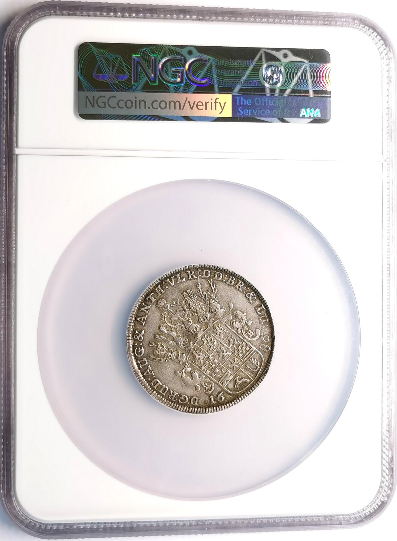 凡希社世界钱币微拍第二百七十期 荐！1686BB布伦瑞克-沃芬伯特合欢树与双野人大型泰勒NGC-AU50，中度灰彩，压印周正！