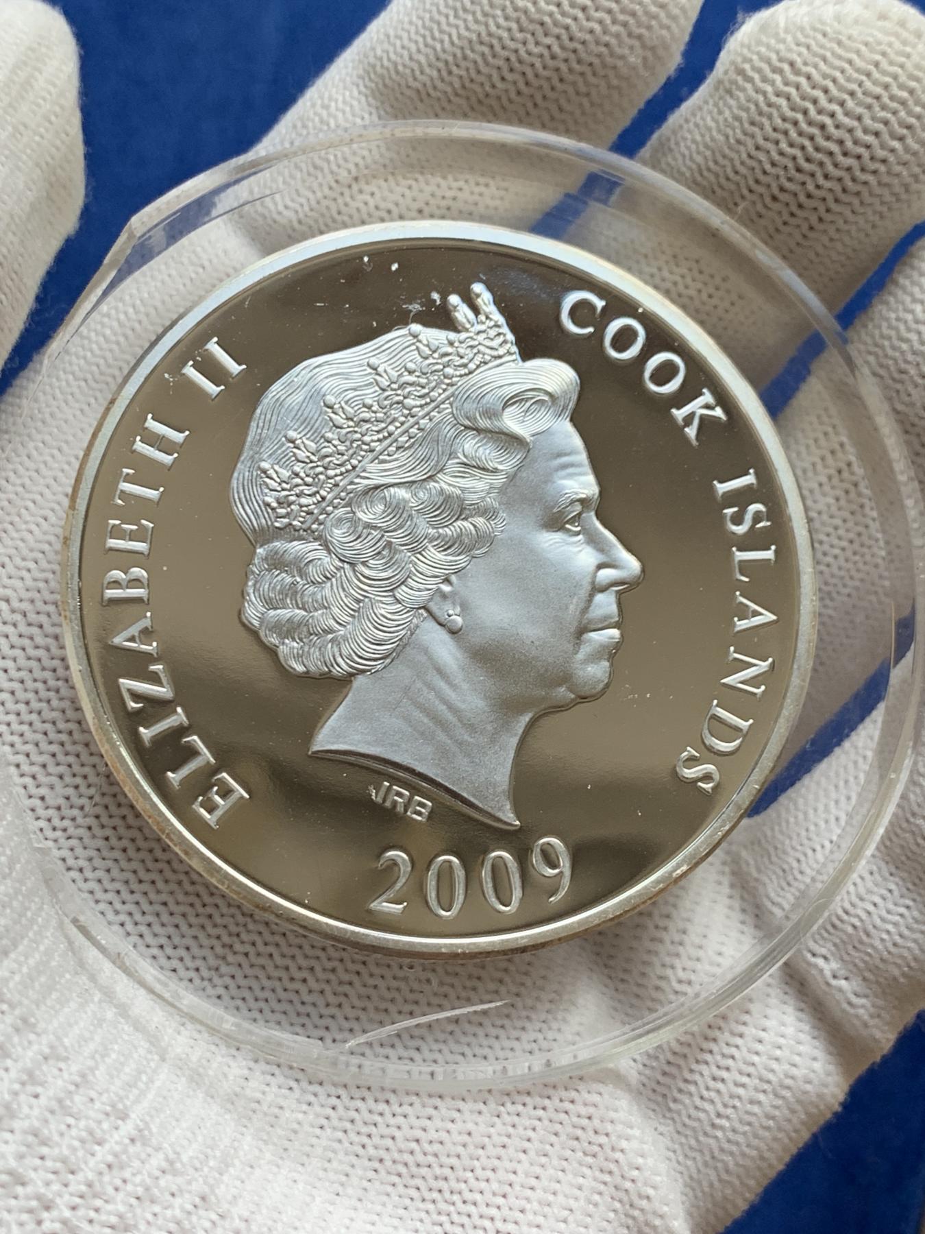 《竞宝斋》第272场- 周日，周一，周二  3场连拍 （全场包邮） 库克2009年世界奇观德国勃兰登堡门柏林墙精制立体镀金纪念银币 999银 100.3克 底下少一个配件 实物见图