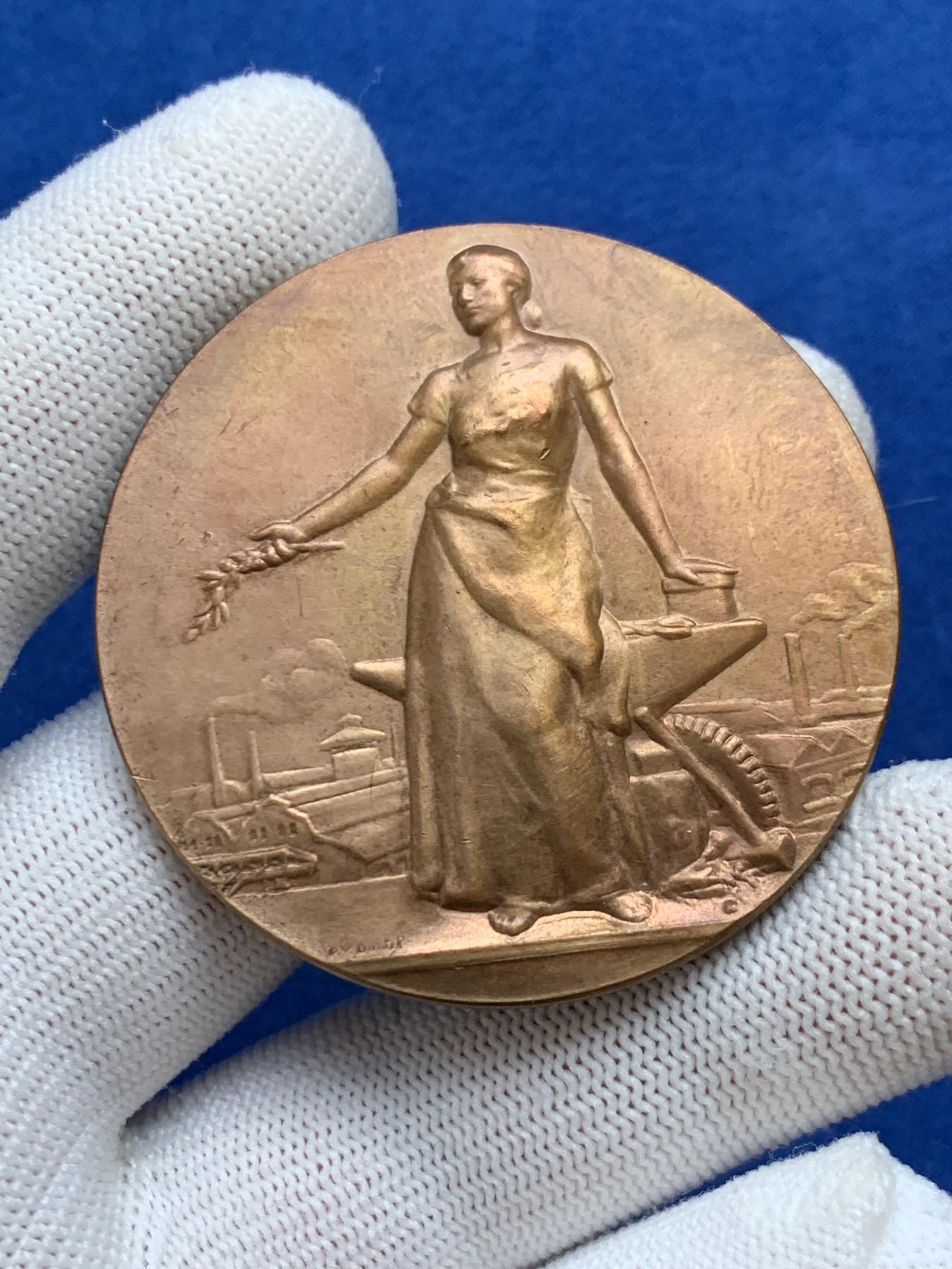 《竞宝斋》第272场- 周日，周一，周二  3场连拍 （全场包邮） 法国 女神与工业 铜章 包浆自然 高点俱在 49.9mm 58.1克