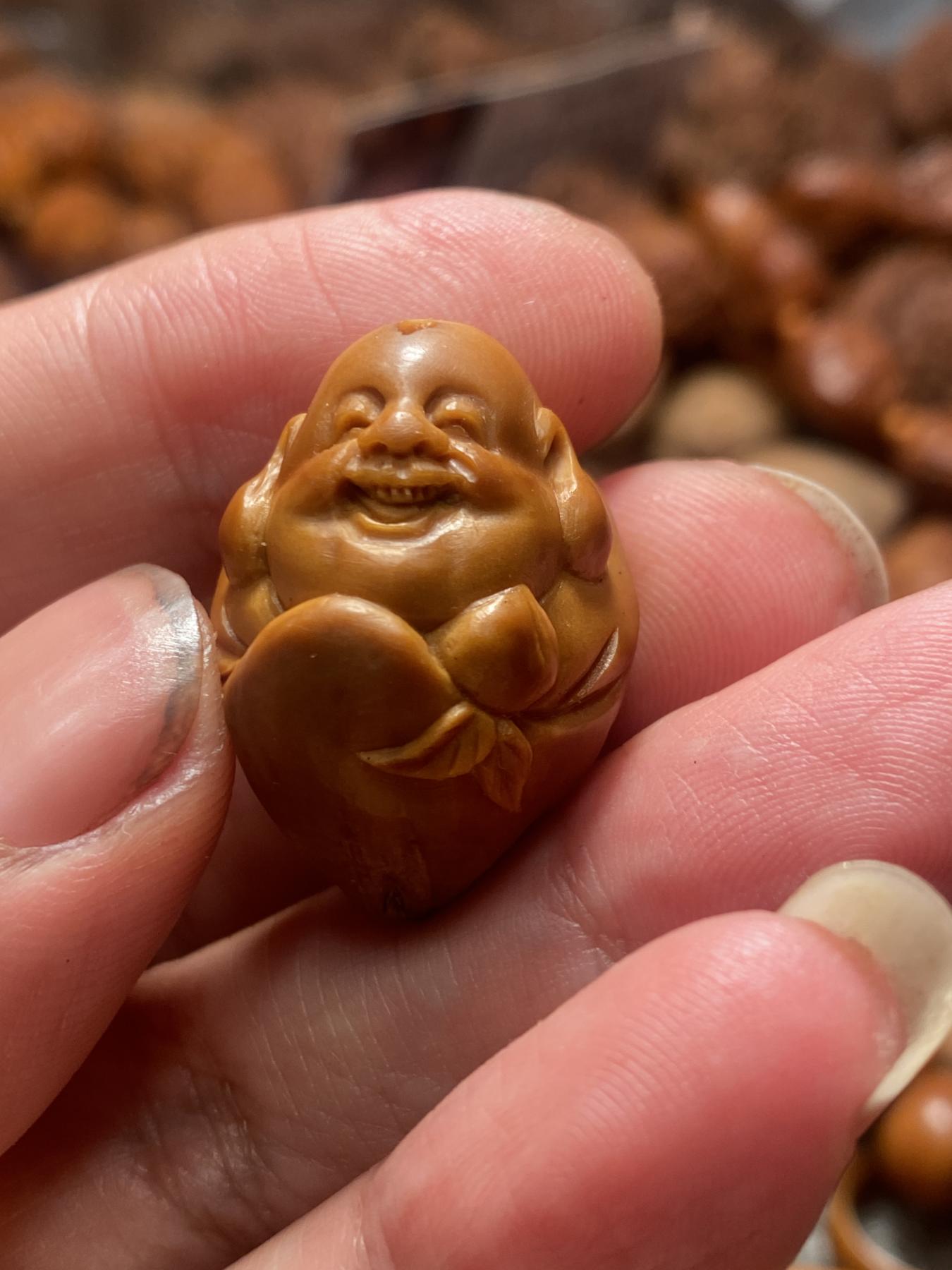苏工手工核雕工作室 福利苏工核雕，纯手工笑佛自在弥勒传统老苏工作品个性立体非市场通货，尺寸2。2x2.95喜欢的来