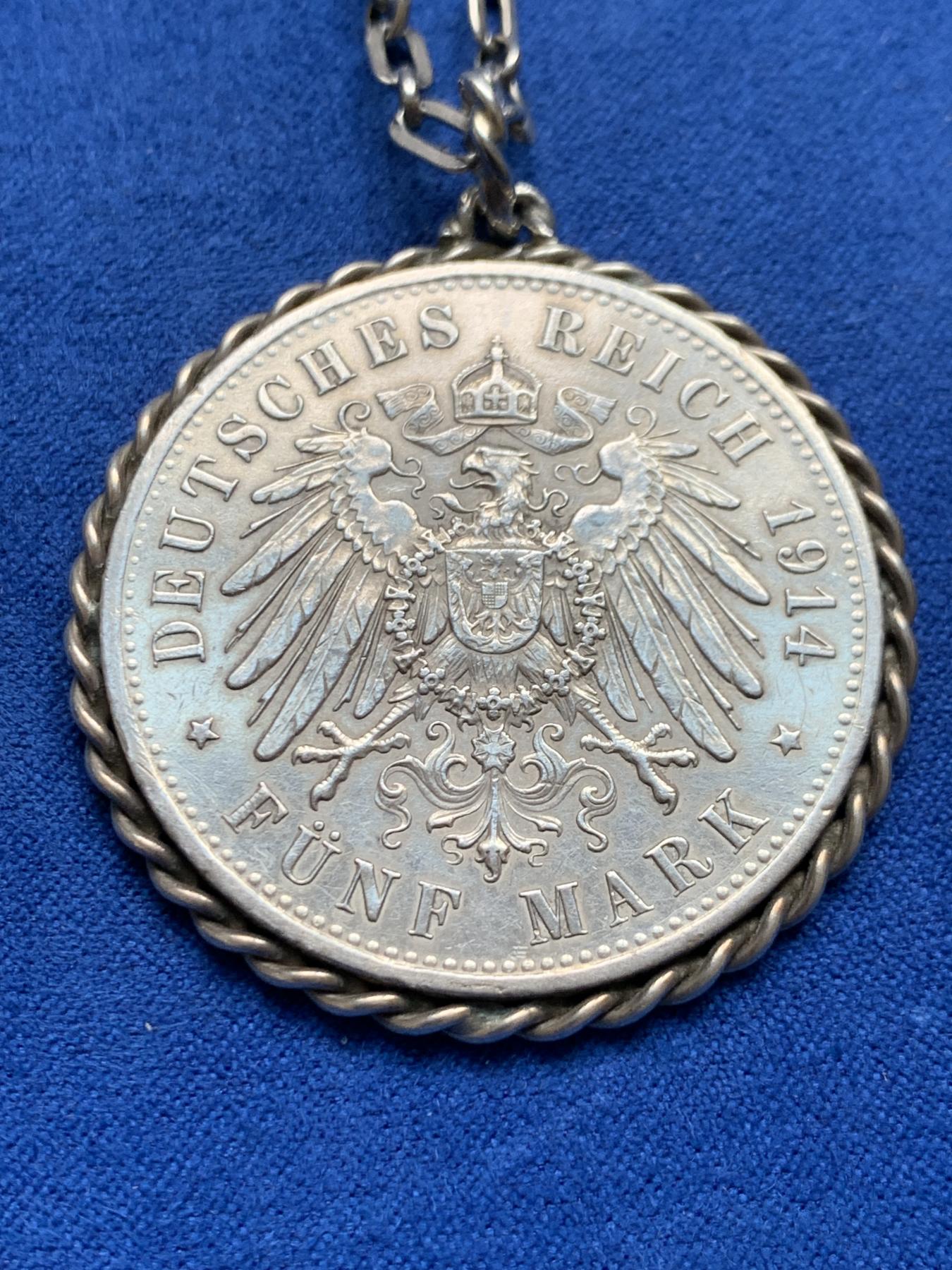 《竞宝斋》第272场- 周日，周一，周二  3场连拍 （全场包邮） 德国1914年普鲁士5马克大银币 改项链 带完整老银链 重39.3g