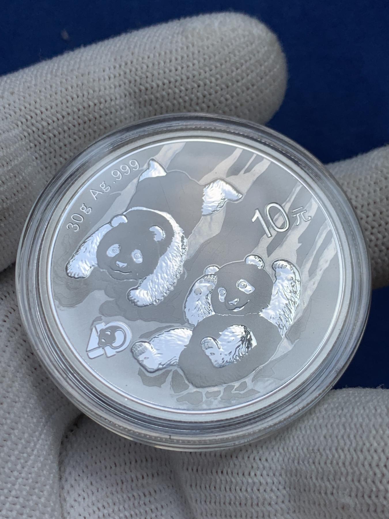 《竞宝斋》第272场- 周日，周一，周二  3场连拍 （全场包邮） 两枚一组 2018年+2022年熊猫银币