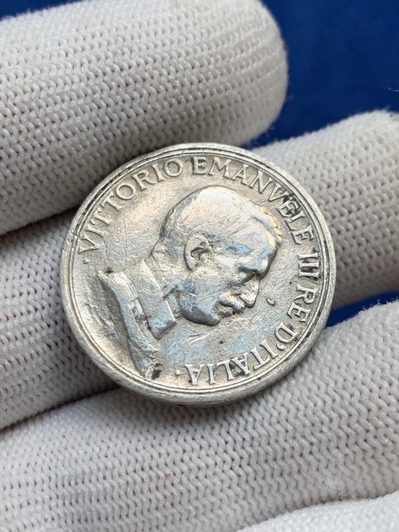 《竞宝斋》第272场- 周日，周一，周二  3场连拍 （全场包邮） 意大利1916马车2里拉银币 细节见图