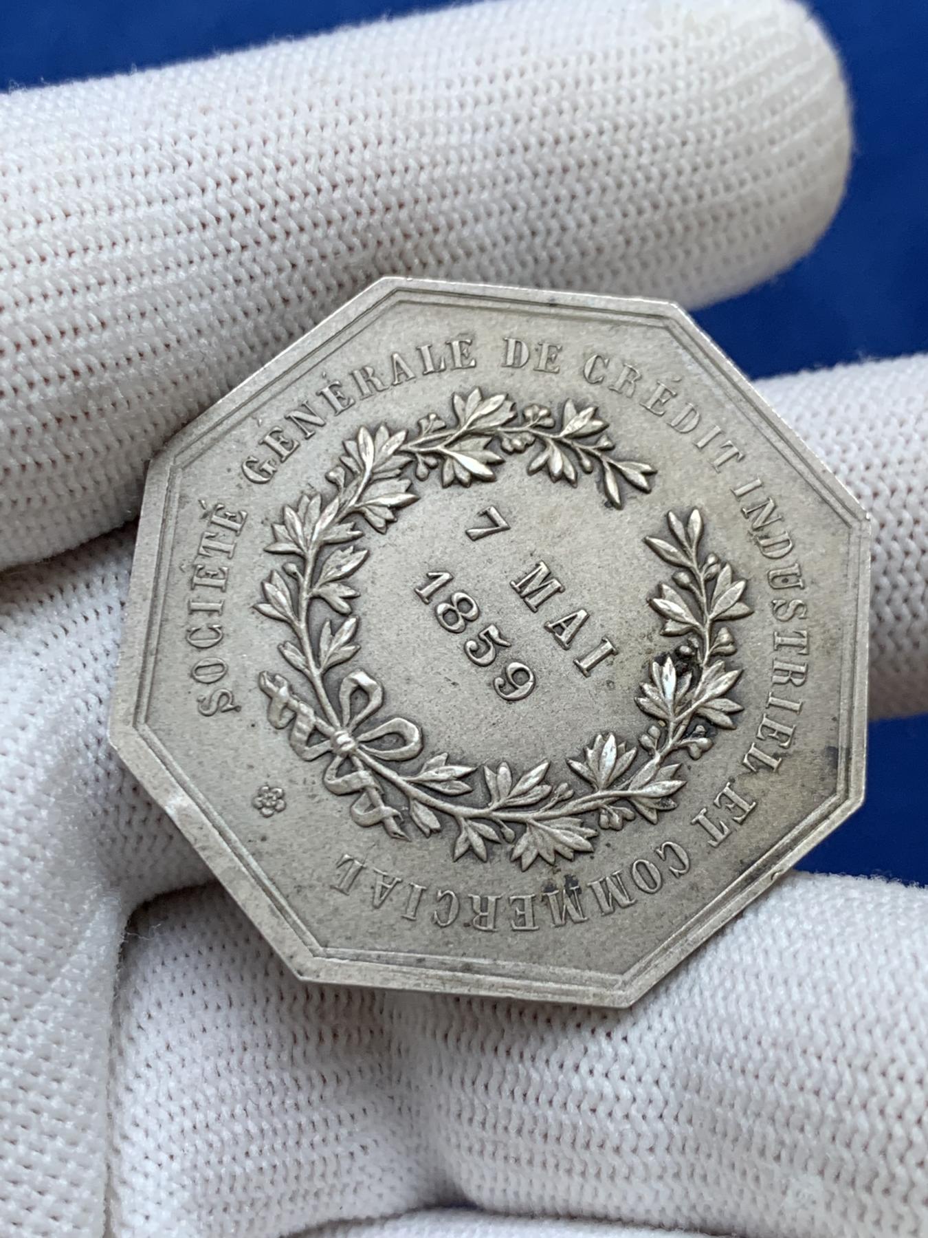 《竞宝斋》第272场- 周日，周一，周二  3场连拍 （全场包邮） 法国 1859年 工商信贷银行八角银质代币 品相好 37mm 21.3克