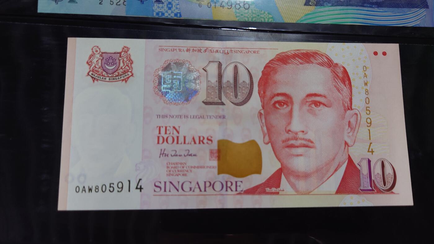 【世界钱币】精选微拍第108期暨2024年第19期  评级币裸钞混合版 1999年新加坡人像版纸币10元 全新绝品无斑尾号914