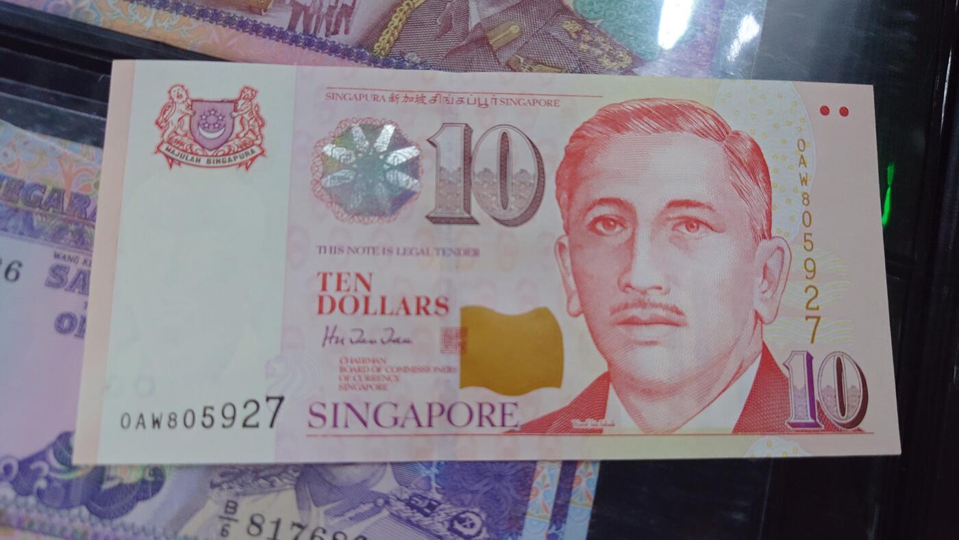 【世界钱币】精选微拍第108期暨2024年第19期  评级币裸钞混合版 【一口价已售出】1999年新加坡人像版纸币10元 全新绝品无斑尾号927