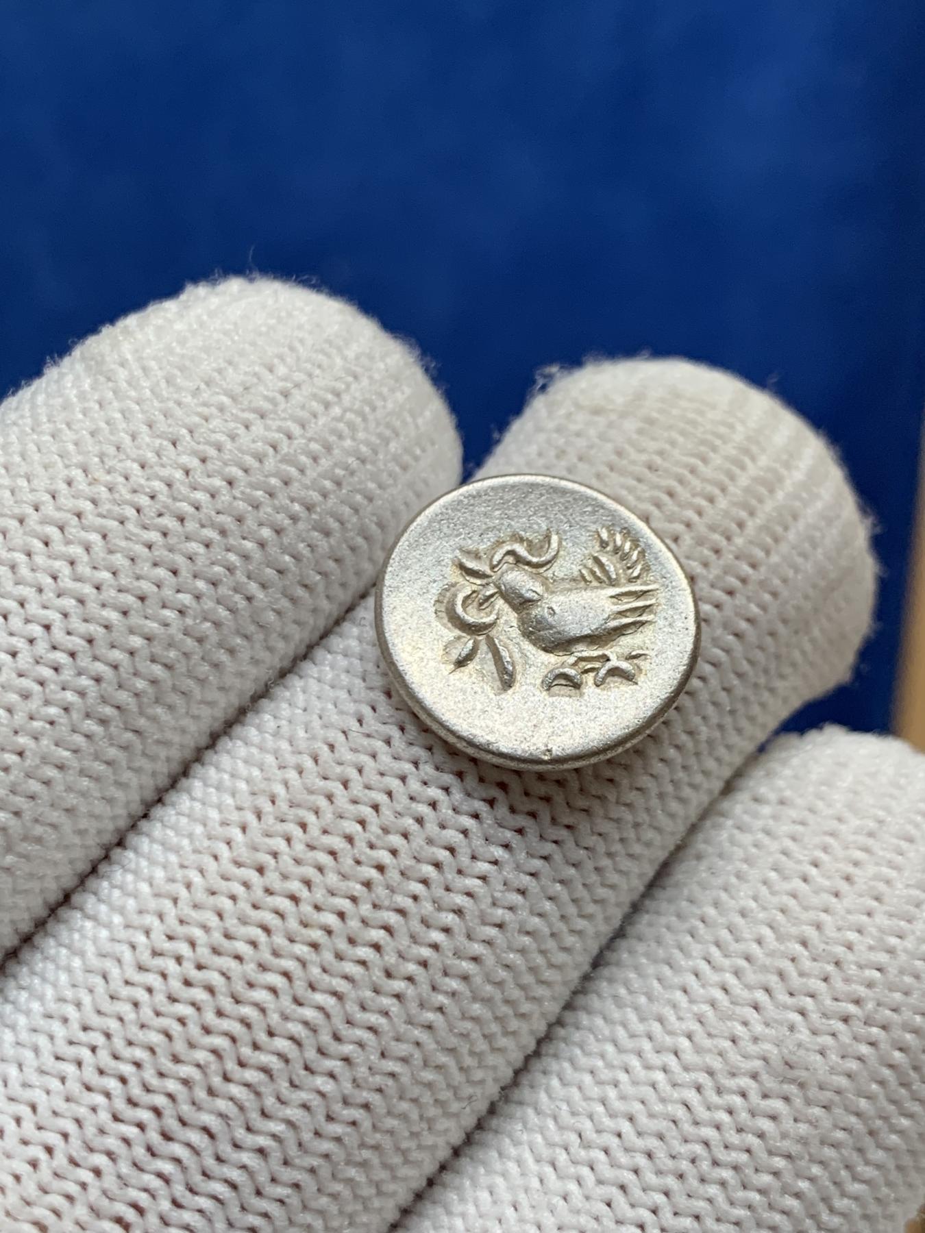 《竞宝斋》第272场- 周日，周一，周二  3场连拍 （全场包邮） 柬埔寨1847-60小鸟2PE银币 未入盒 细节见图