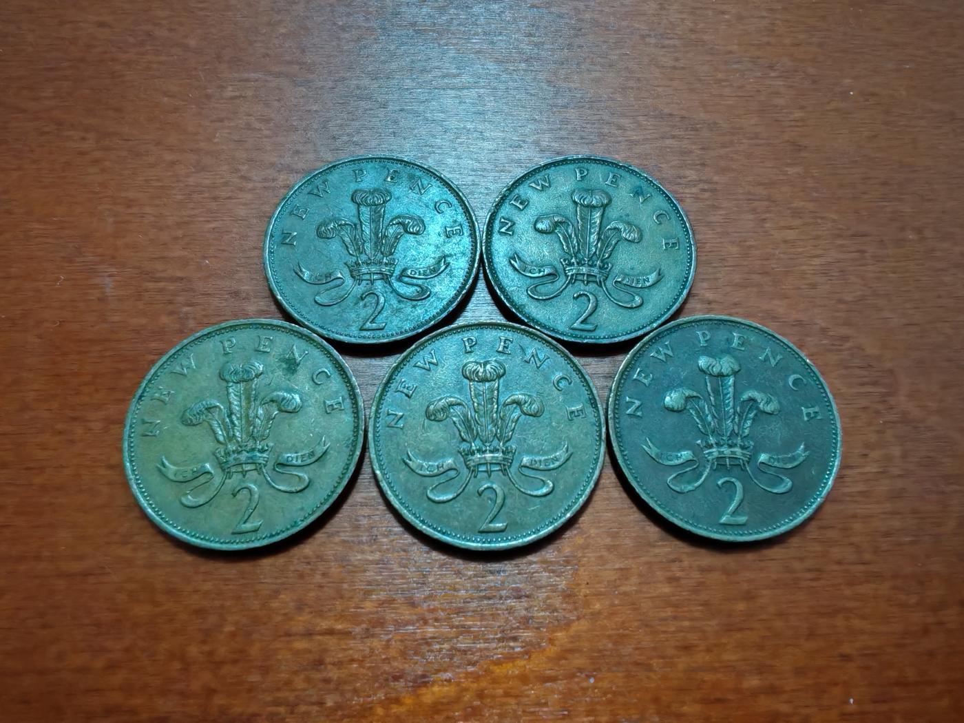 长老汇龙年散币拍卖第一场 1971-81英国2便士铜币，十进制改革后首款，NEW PENCE，5枚，流通品如图，这个83年错版标价2万元