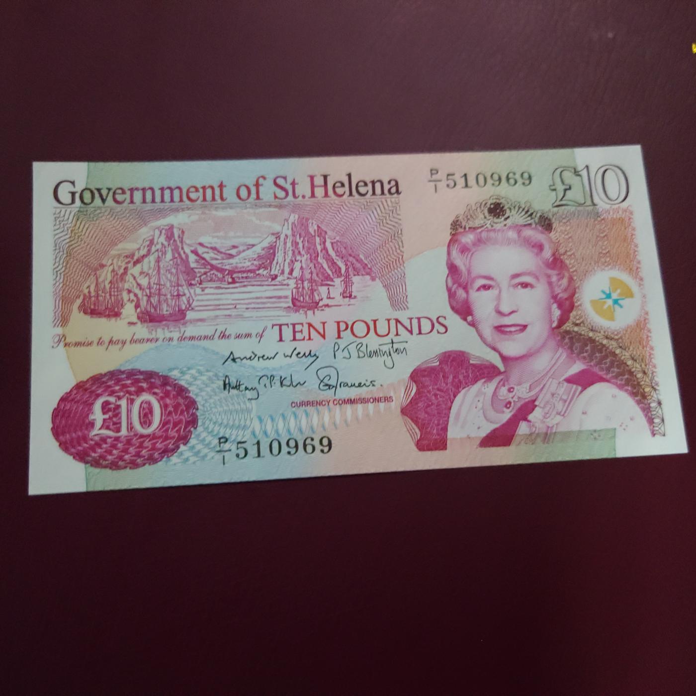 【世界钱币】精选微拍第108期暨2024年第19期  评级币裸钞混合版 2012年圣赫勒拿10镑 全新绝品无47尾号969