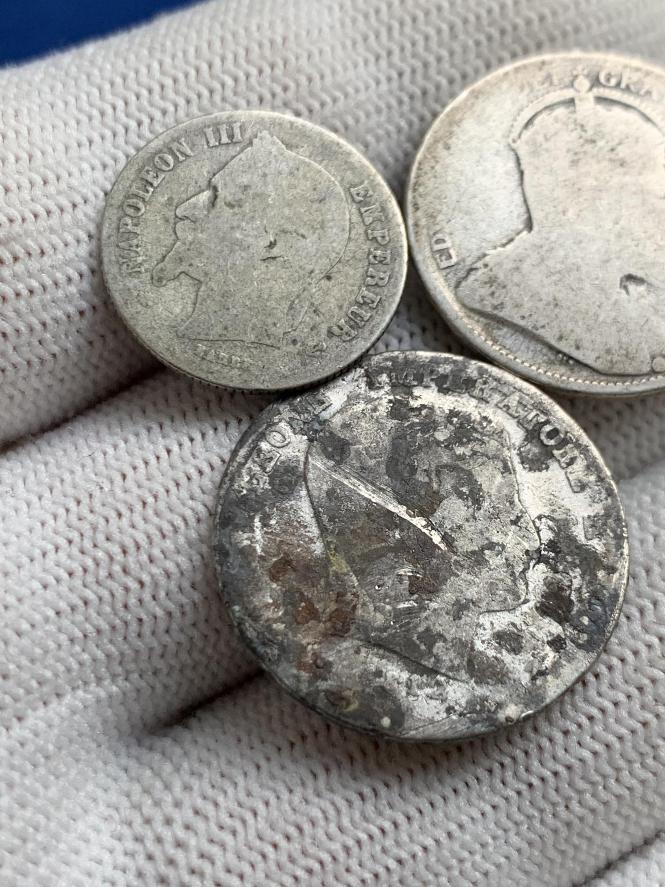 《竞宝斋》第272场- 周日，周一，周二  3场连拍 （全场包邮） 3枚一组 拿破仑一世1里拉 海峡爱七 拿破仑三世50分 流通磨损严重 总重12克