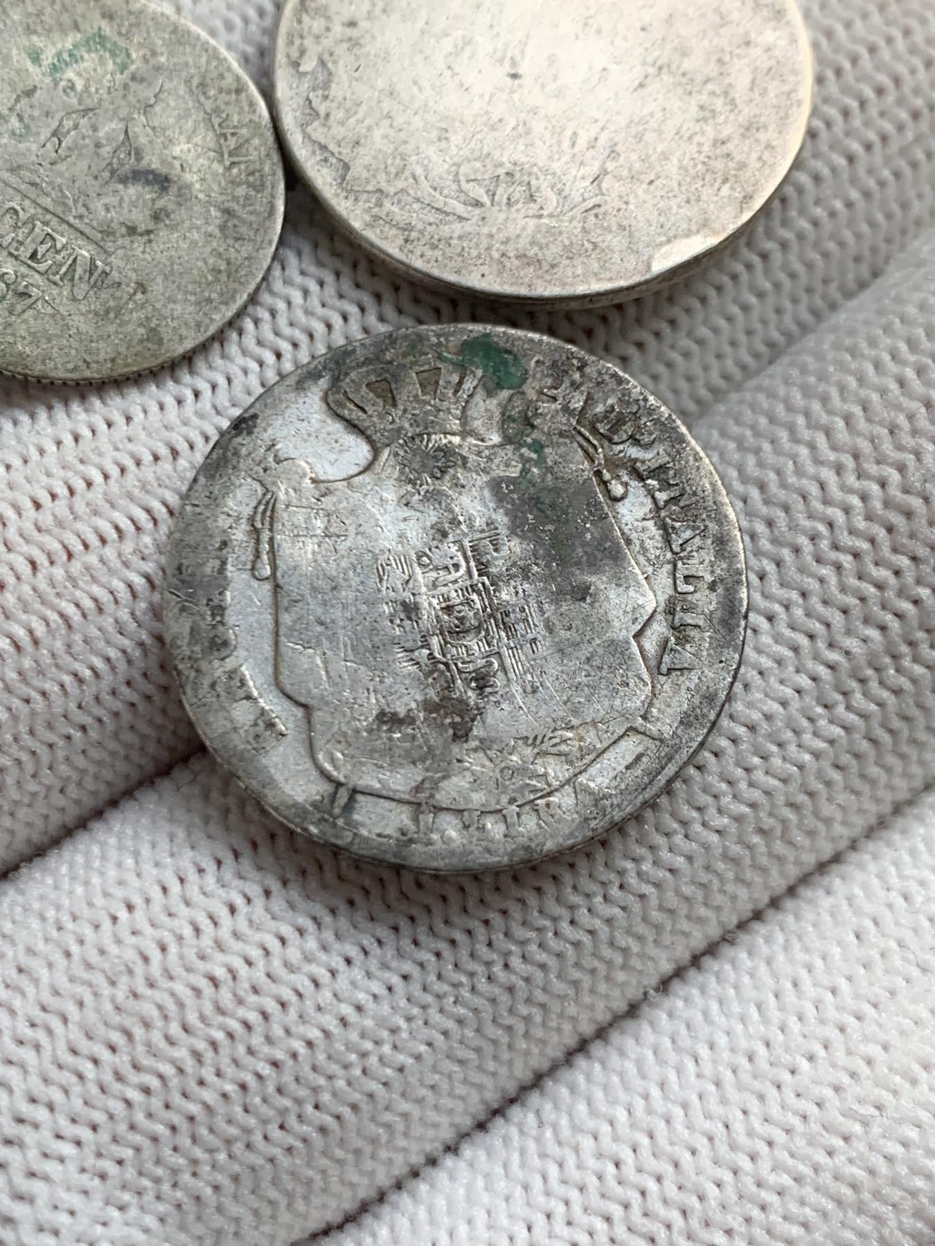 《竞宝斋》第272场- 周日，周一，周二  3场连拍 （全场包邮） 3枚一组 拿破仑一世1里拉 海峡爱七 拿破仑三世50分 流通磨损严重 总重12克