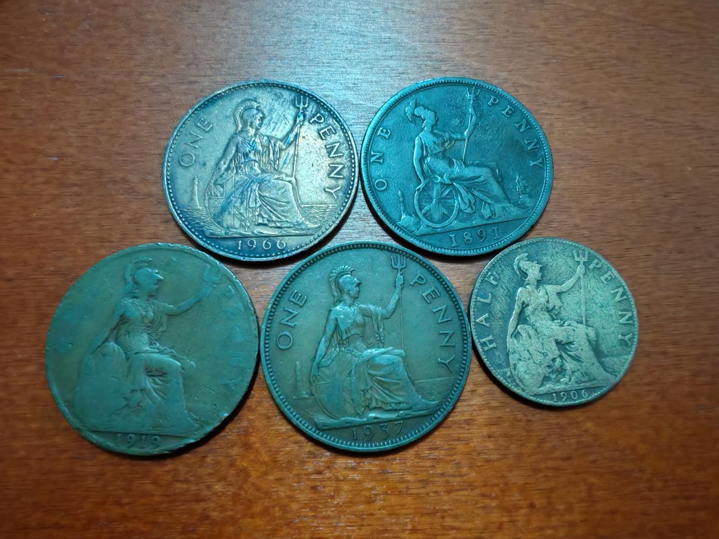 长老汇龙年散币拍卖第一场 1891-1966英国五世同堂1便士大铜币+1/2便士铜币，5枚，流通品如图