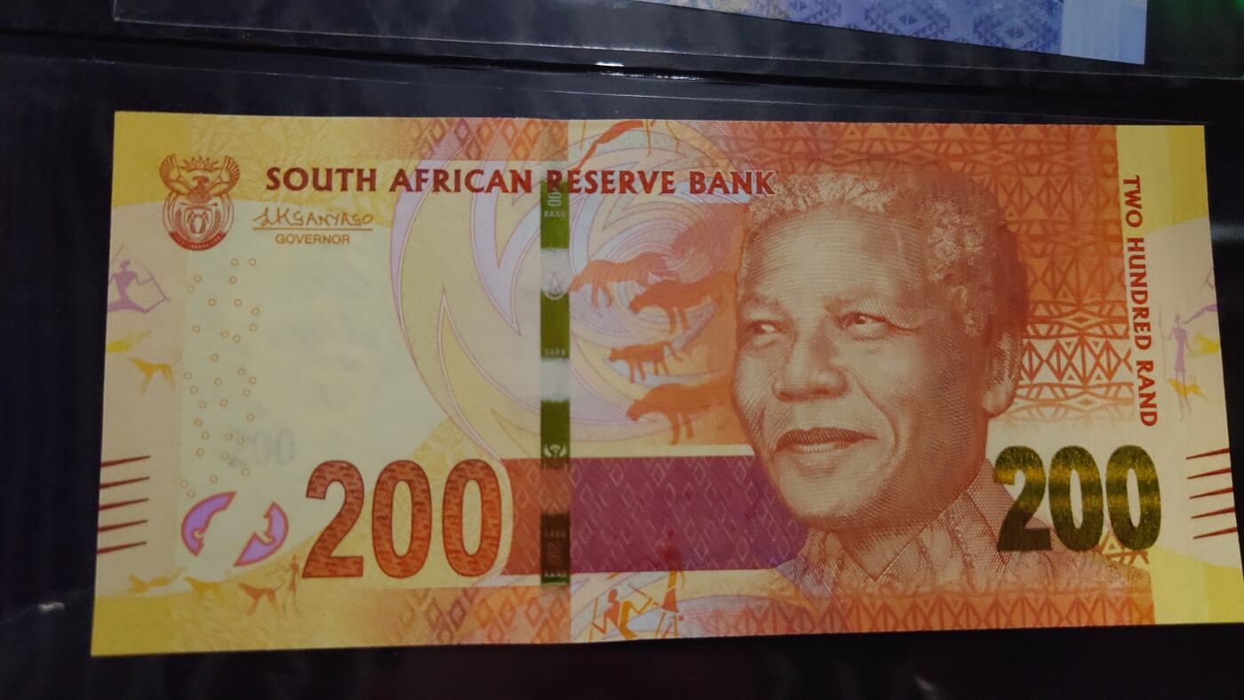 【世界钱币】精选微拍第108期暨2024年第19期  评级币裸钞混合版 2015年南非200兰特全新绝品