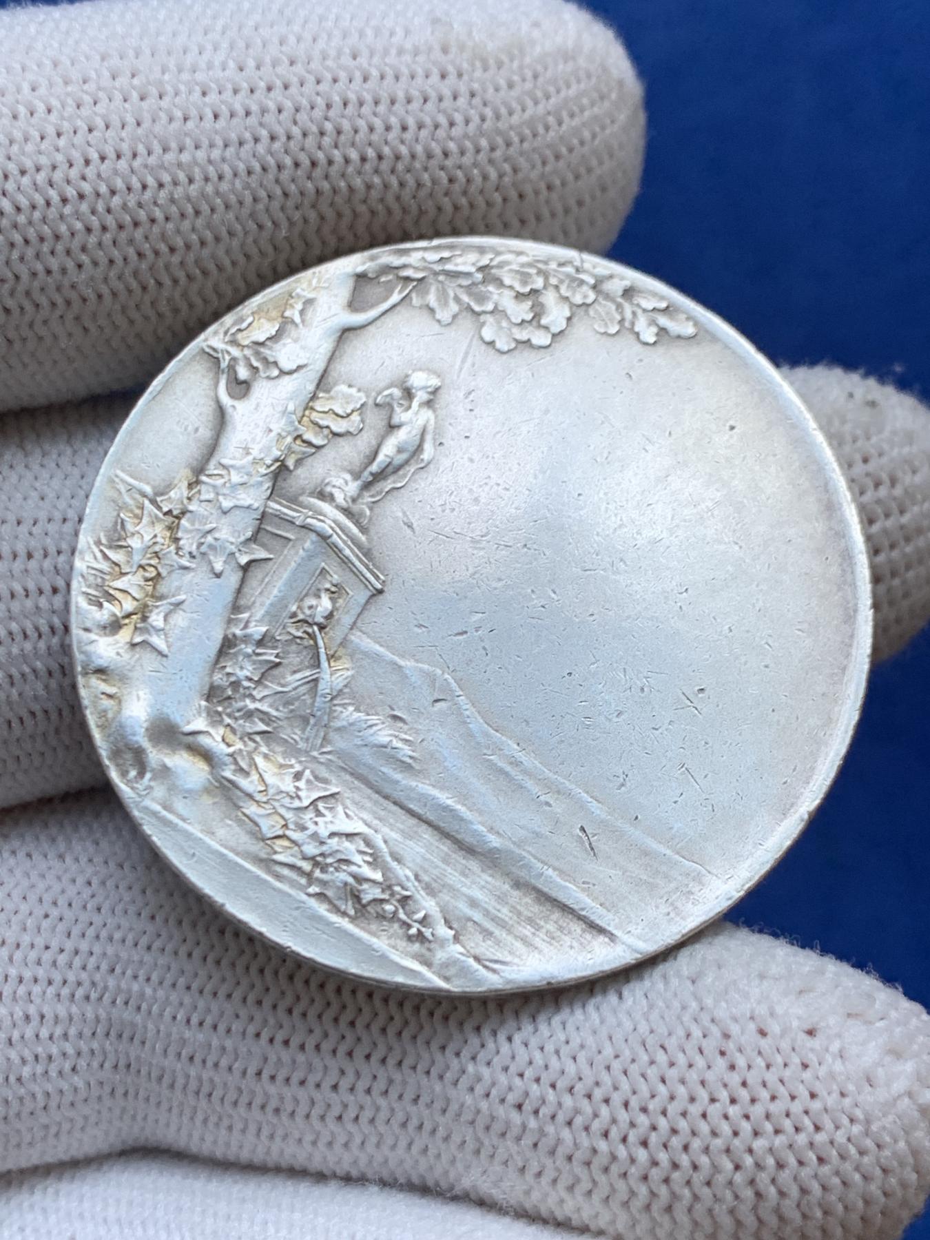 《竞宝斋》第272场- 周日，周一，周二  3场连拍 （全场包邮） 法国永恒的爱SEMPER结婚纪念银章 O.Roty新艺术风格代表作品 章面柔美和谐、细腻优雅 少见未刻字版本 41.4mm 32克 细节见图