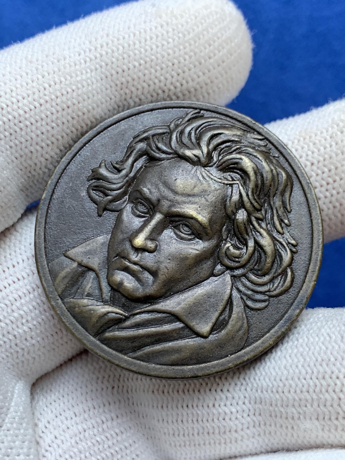 《竞宝斋》第272场- 周日，周一，周二  3场连拍 （全场包邮） 贝多芬纪念铜章 高浮雕 状态完好 38.1mm 30克