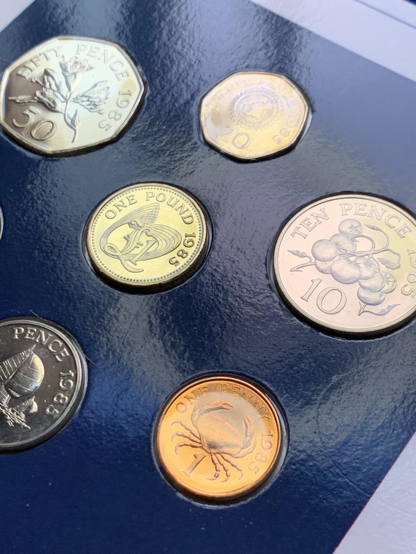 《竞宝斋》第272场- 周日，周一，周二  3场连拍 （全场包邮） 格恩西1985英国皇家造币厂官方流通套币