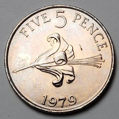 布加迪🐬～世界钱币🌾第 121 期 /  英国🇬🇧以及英属地区币 - 根西岛 1979年 5便士 根西百合图案