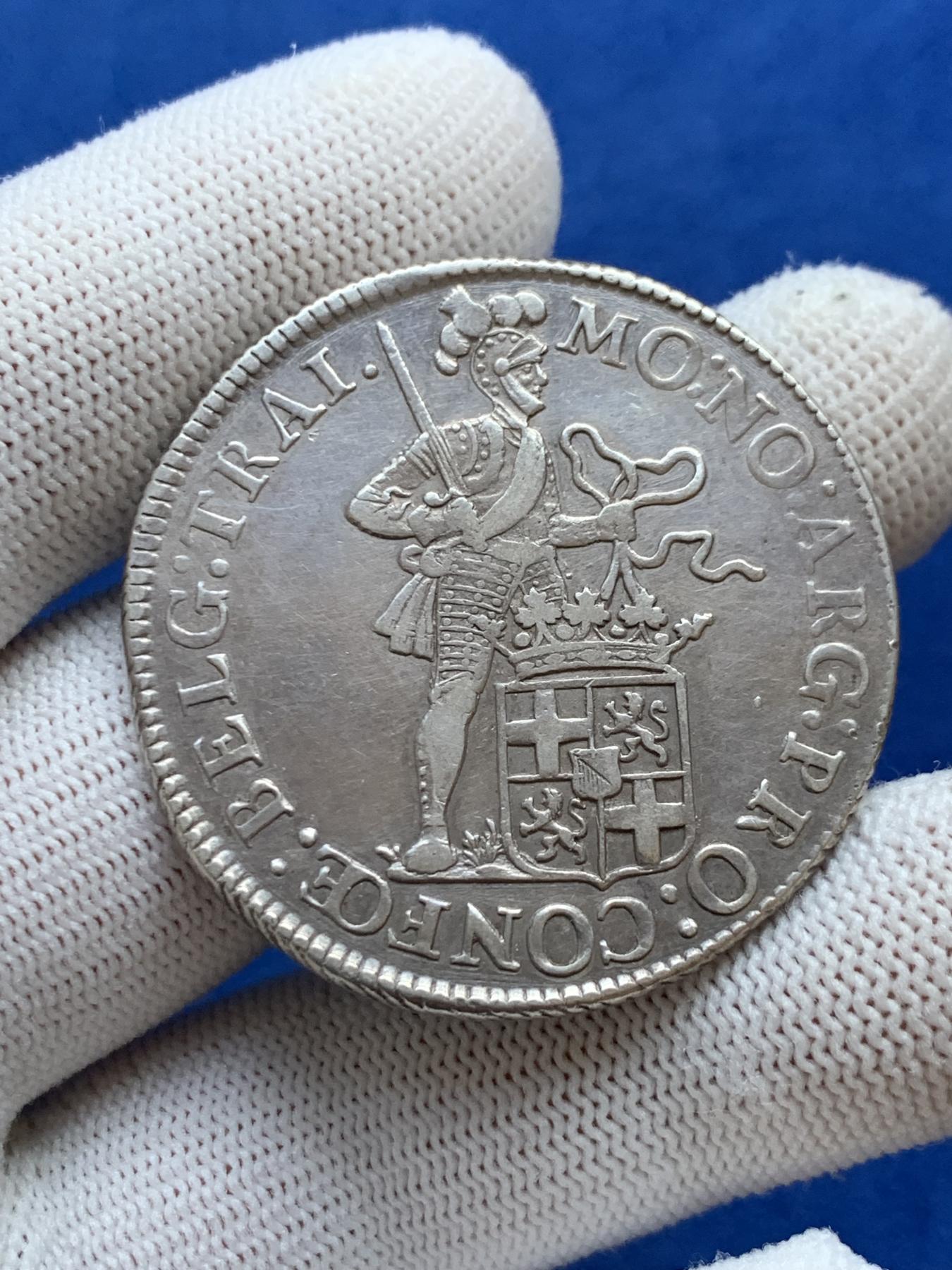 《竞宝斋》第272场- 周日，周一，周二  3场连拍 （全场包邮） 1784年荷兰乌得勒支武士站像大银币 双面深打 细节见图