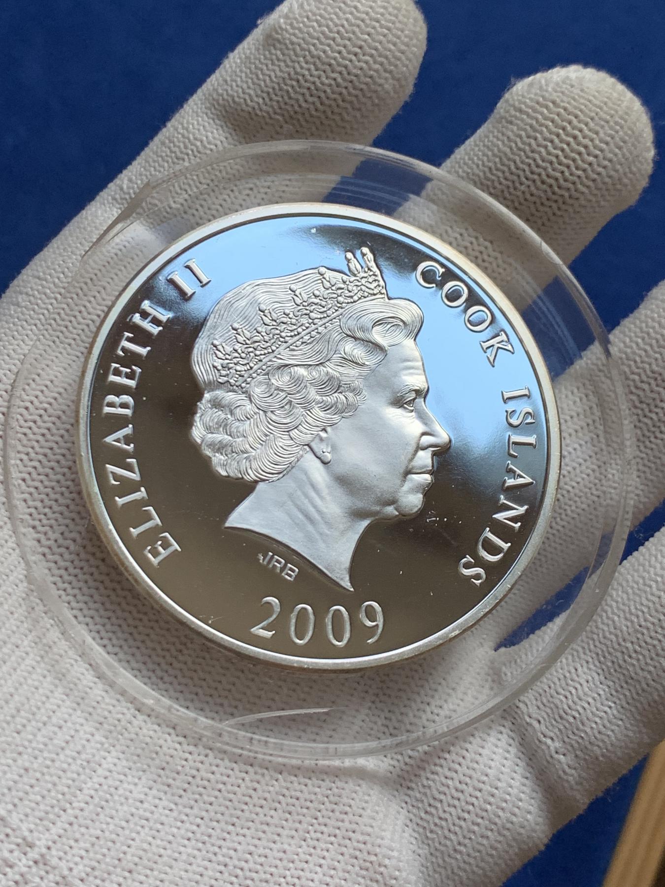 《竞宝斋》第272场- 周日，周一，周二  3场连拍 （全场包邮） 库克2009年世界奇观德国勃兰登堡门柏林墙精制立体镀金纪念银币 999银 100.3克 底下少一个配件 实物见图