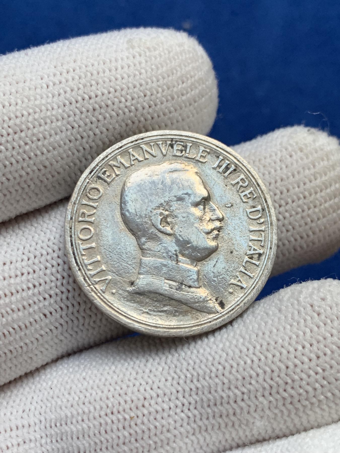 《竞宝斋》第272场- 周日，周一，周二  3场连拍 （全场包邮） 意大利1916马车2里拉银币 细节见图