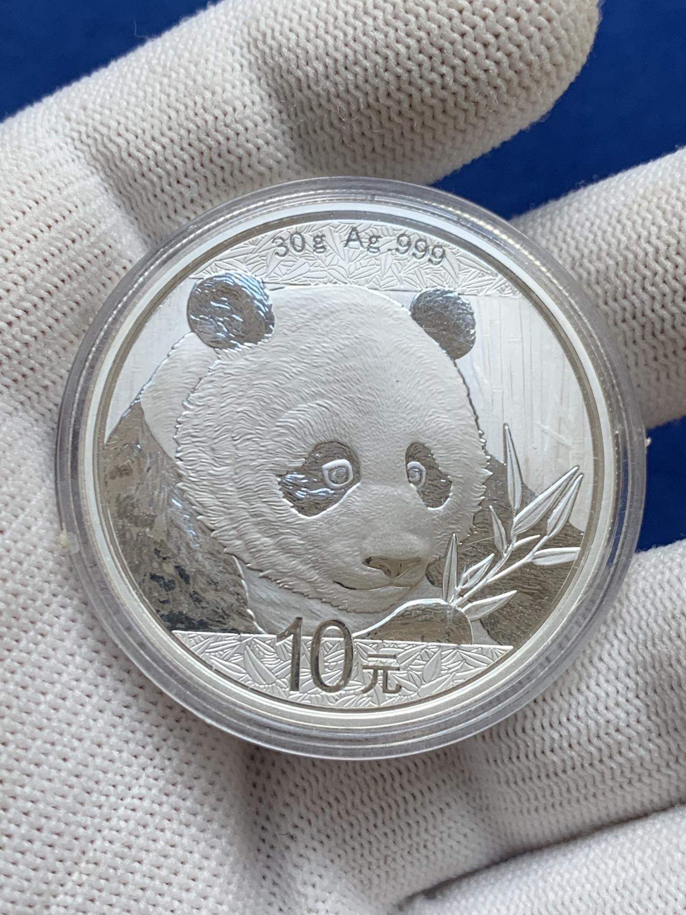 《竞宝斋》第272场- 周日，周一，周二  3场连拍 （全场包邮） 两枚一组 2018年+2022年熊猫银币