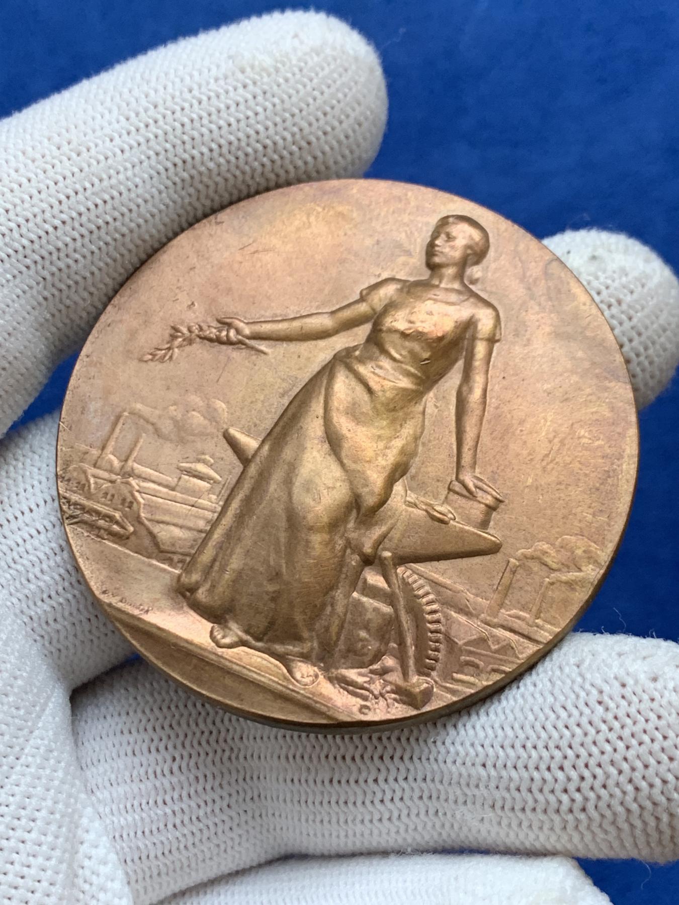 《竞宝斋》第272场- 周日，周一，周二  3场连拍 （全场包邮） 法国 女神与工业 铜章 包浆自然 高点俱在 49.9mm 58.1克