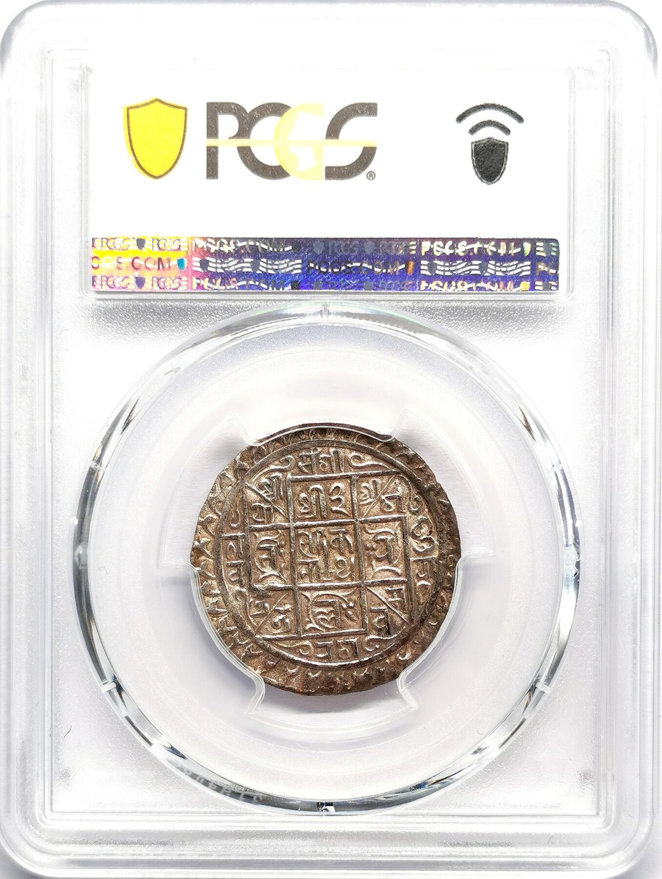 凡希社世界钱币微拍第二百七十期 荐！1688尼泊尔帕坦国王尤加·纳兰德拉莫哈银币 PCGS-MS62，币正反两面以延陀罗&卐作为基本图案，兼顾印度教和佛教受众的接受度，铸造工艺出色，艺术性甚佳，品种本身就难度不低，何况MS，P冠军分！