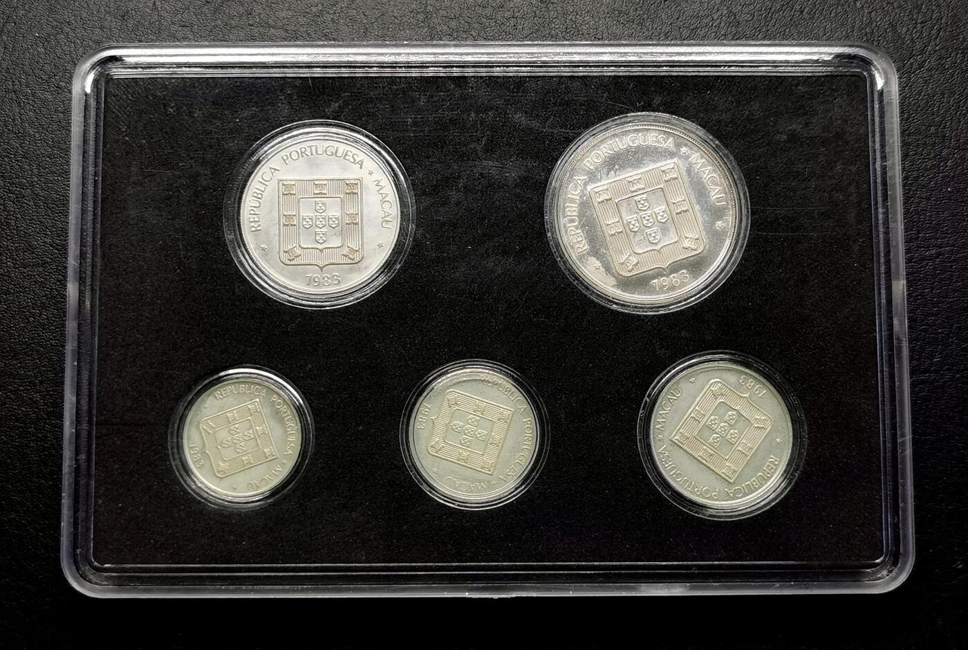 凡希社世界钱币微拍第二百七十期 1983中国澳门全银精铸PROOF SET五枚，附证书，币面氧化指纹印。