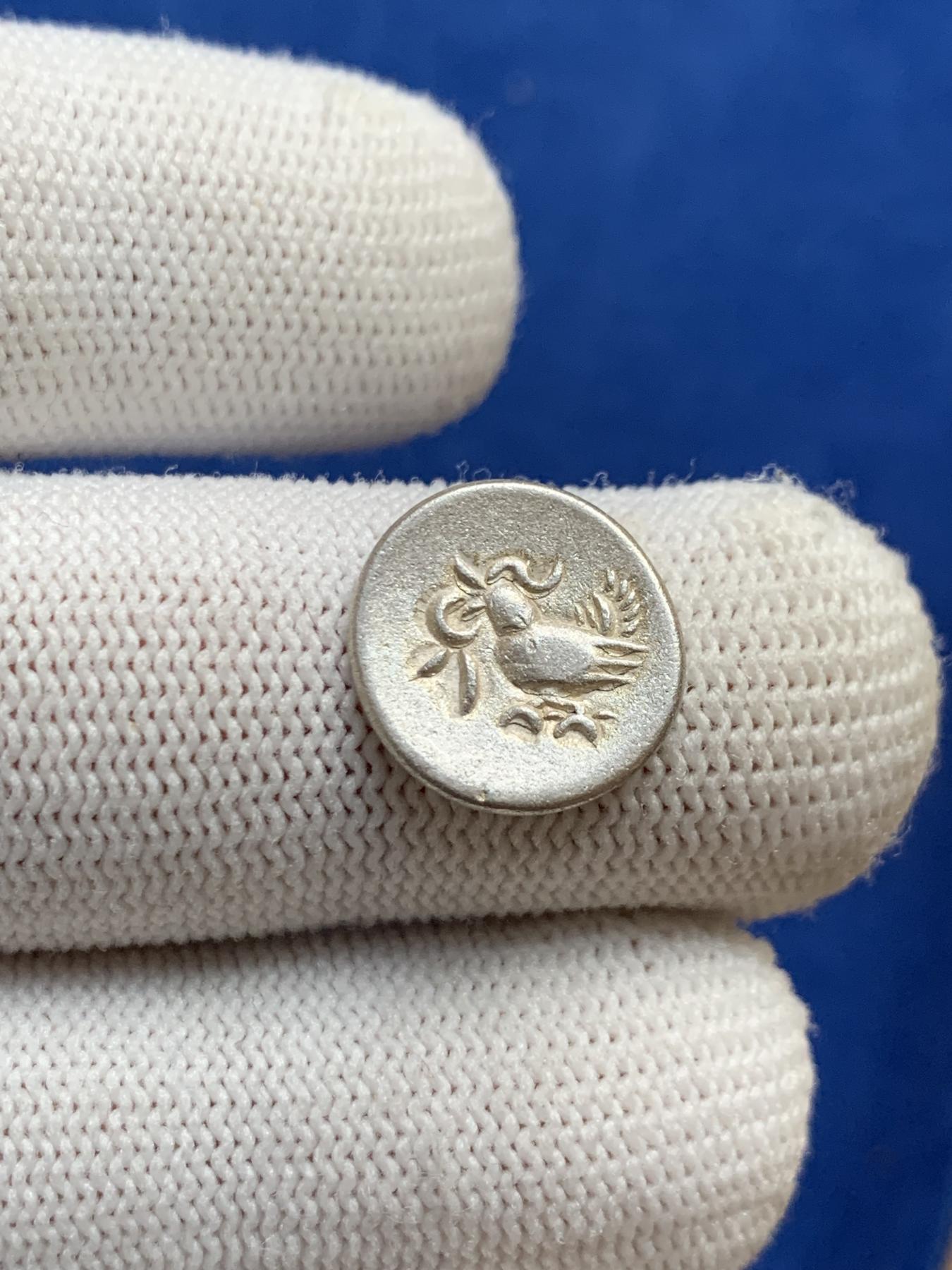 《竞宝斋》第272场- 周日，周一，周二  3场连拍 （全场包邮） 柬埔寨1847-60小鸟2PE银币 未入盒 细节见图