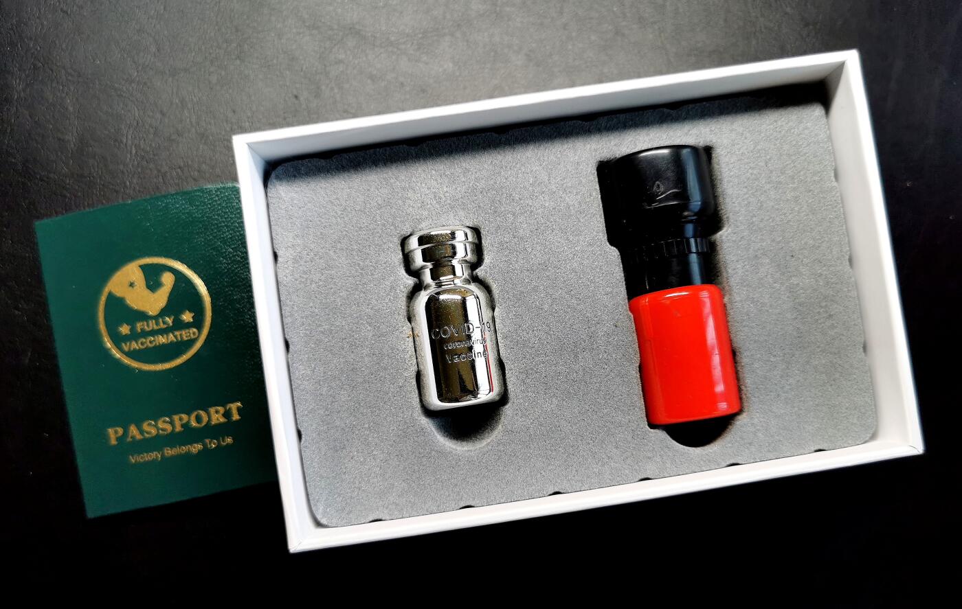 凡希社世界钱币微拍第二百七十期 2021斐济新冠疫苗瓶锌镀银异形dollar纪念币原厂盒证！