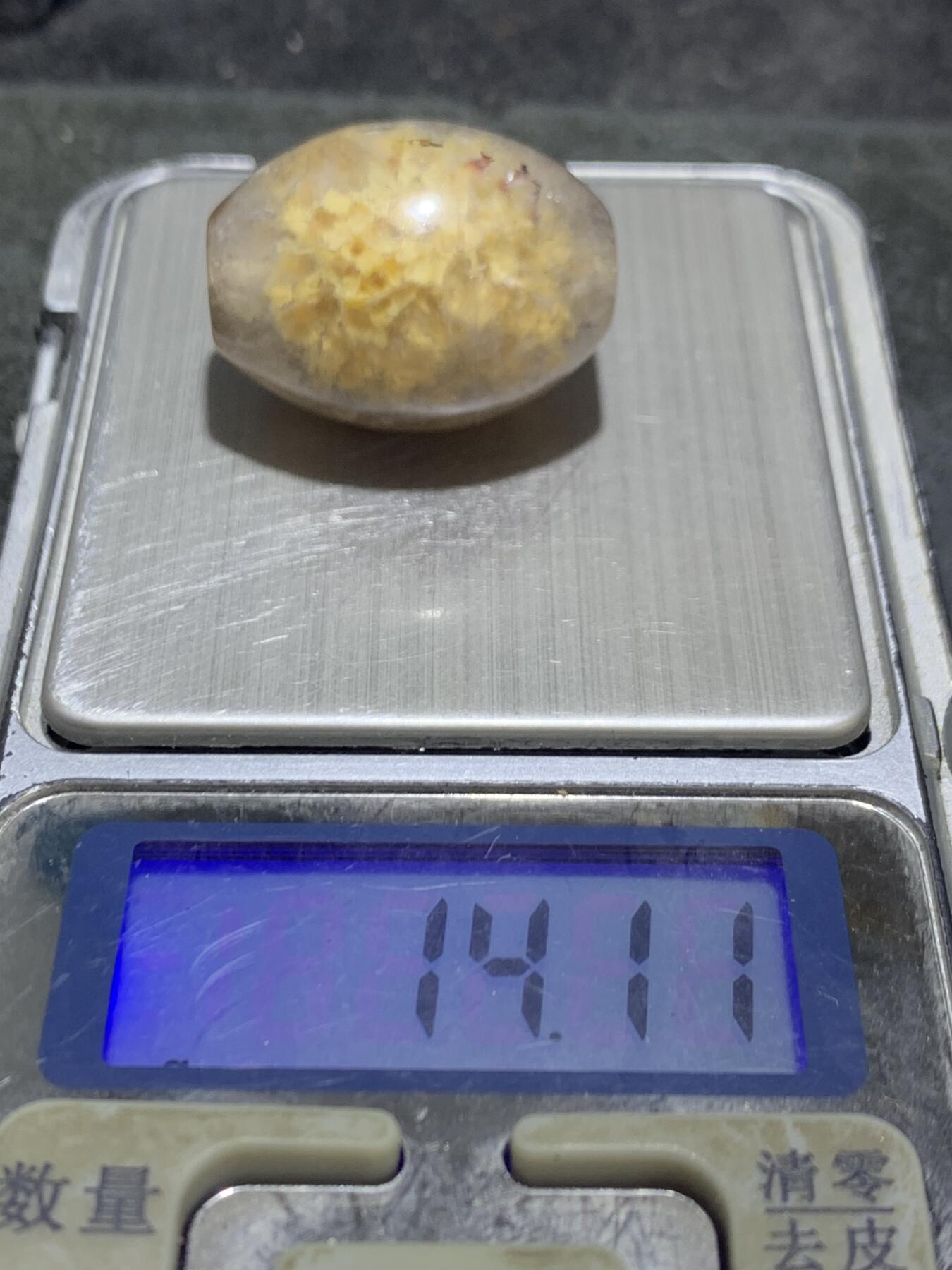 精美冰飘糖心料战国红玛瑙随形桶珠一颗！
