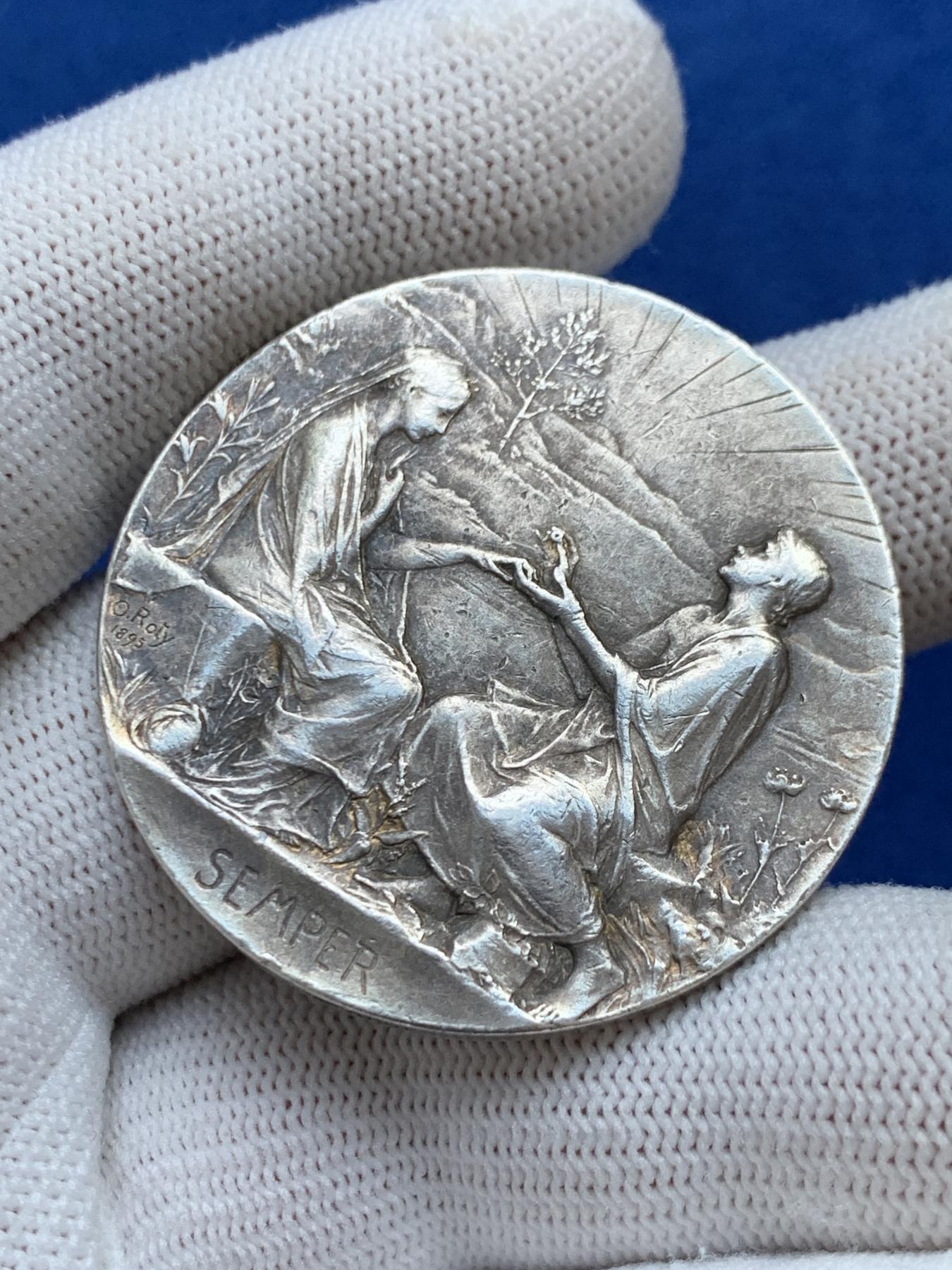 《竞宝斋》第272场- 周日，周一，周二  3场连拍 （全场包邮） 法国永恒的爱SEMPER结婚纪念银章 O.Roty新艺术风格代表作品 章面柔美和谐、细腻优雅 少见未刻字版本 41.4mm 32克 细节见图