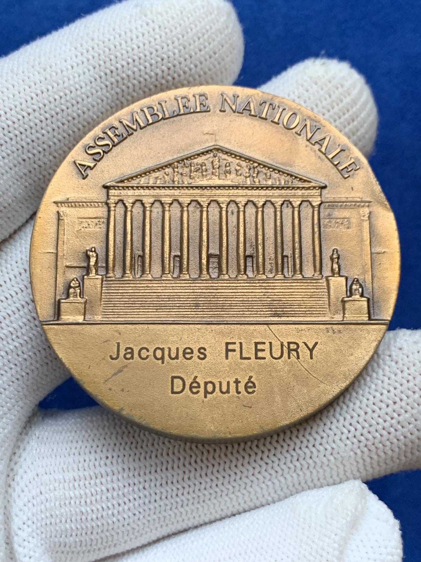 《竞宝斋》第272场- 周日，周一，周二  3场连拍 （全场包邮） 法国国民议会下议院 巴黎波旁宫纪念铜章 两面章面分别为波旁宫内景及外景 高点俱在 49.9mm 68.4克