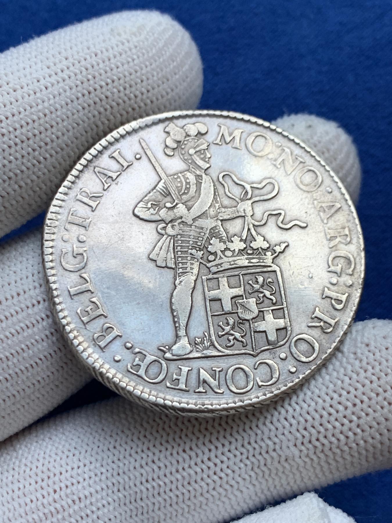 《竞宝斋》第272场- 周日，周一，周二  3场连拍 （全场包邮） 1784年荷兰乌得勒支武士站像大银币 双面深打 细节见图