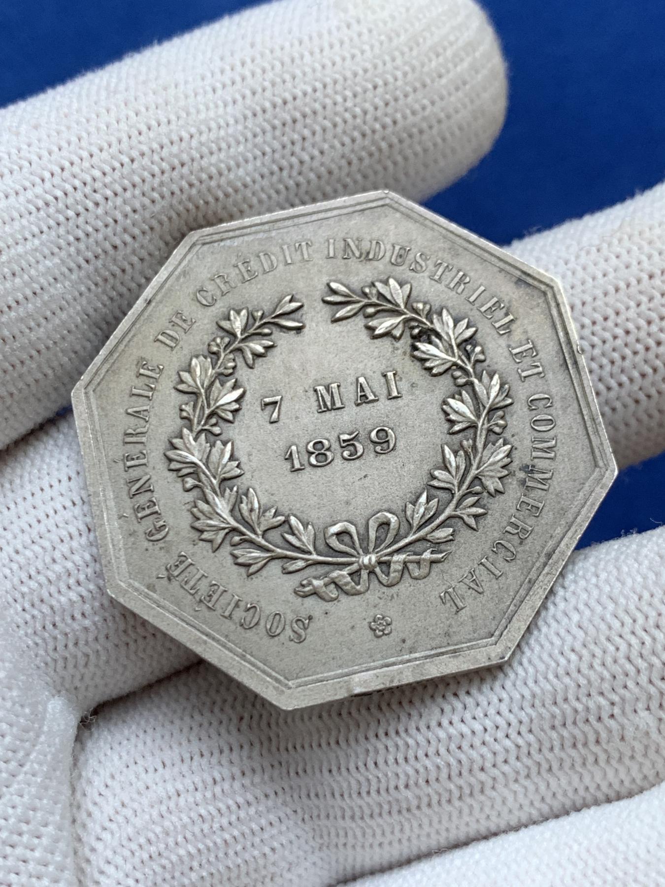 《竞宝斋》第272场- 周日，周一，周二  3场连拍 （全场包邮） 法国 1859年 工商信贷银行八角银质代币 品相好 37mm 21.3克