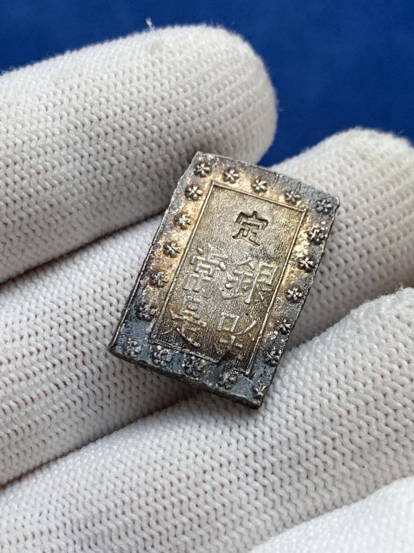 《竞宝斋》第272场- 周日，周一，周二  3场连拍 （全场包邮） 1859-68年 日本安政一分银 双面重五彩