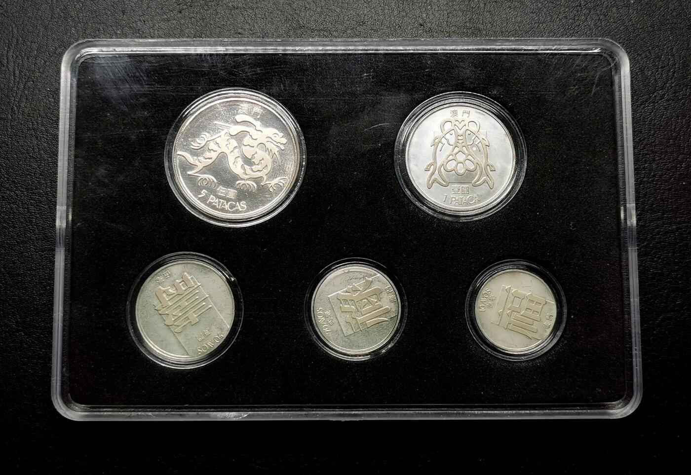 凡希社世界钱币微拍第二百七十期 1983中国澳门全银精铸PROOF SET五枚，附证书，币面氧化指纹印。